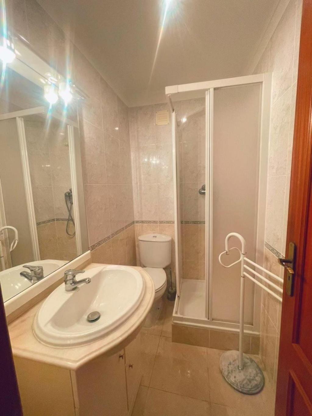 Entire 3 bed rooms Apartment with Private wc !