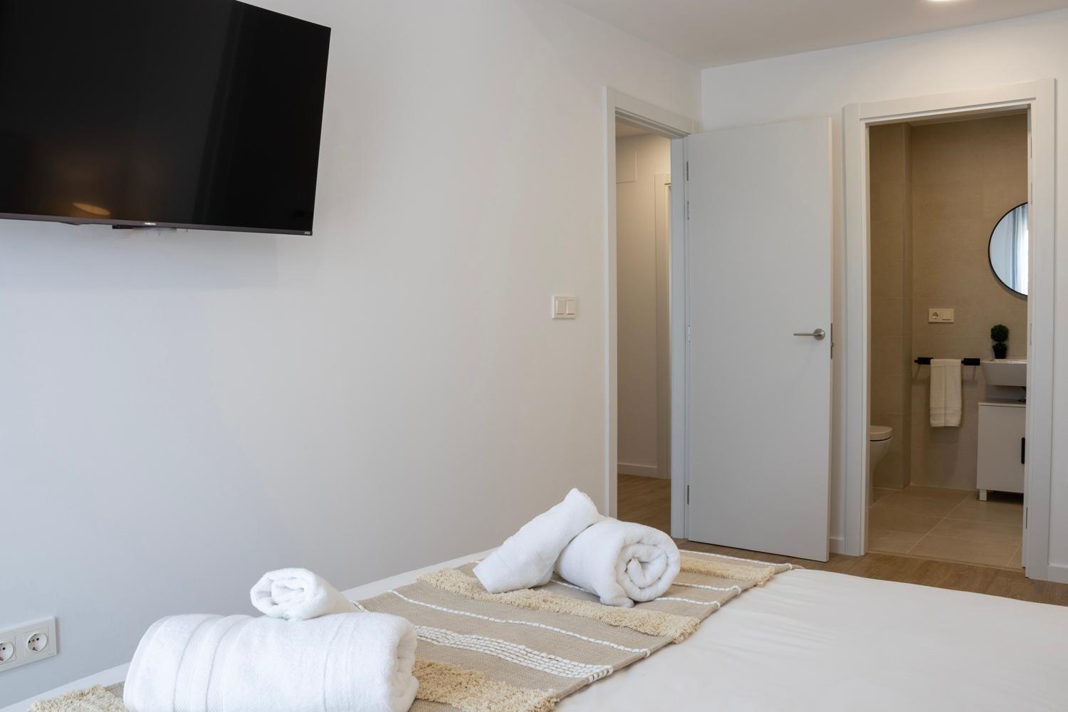 NEW! Luxury 3BR apartment with POOL & FREE parking