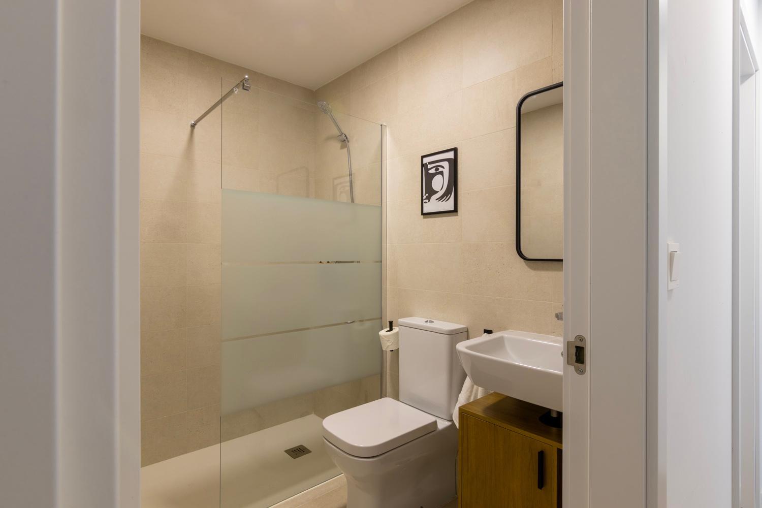 NEW! Luxury 3BR apartment with POOL & FREE parking