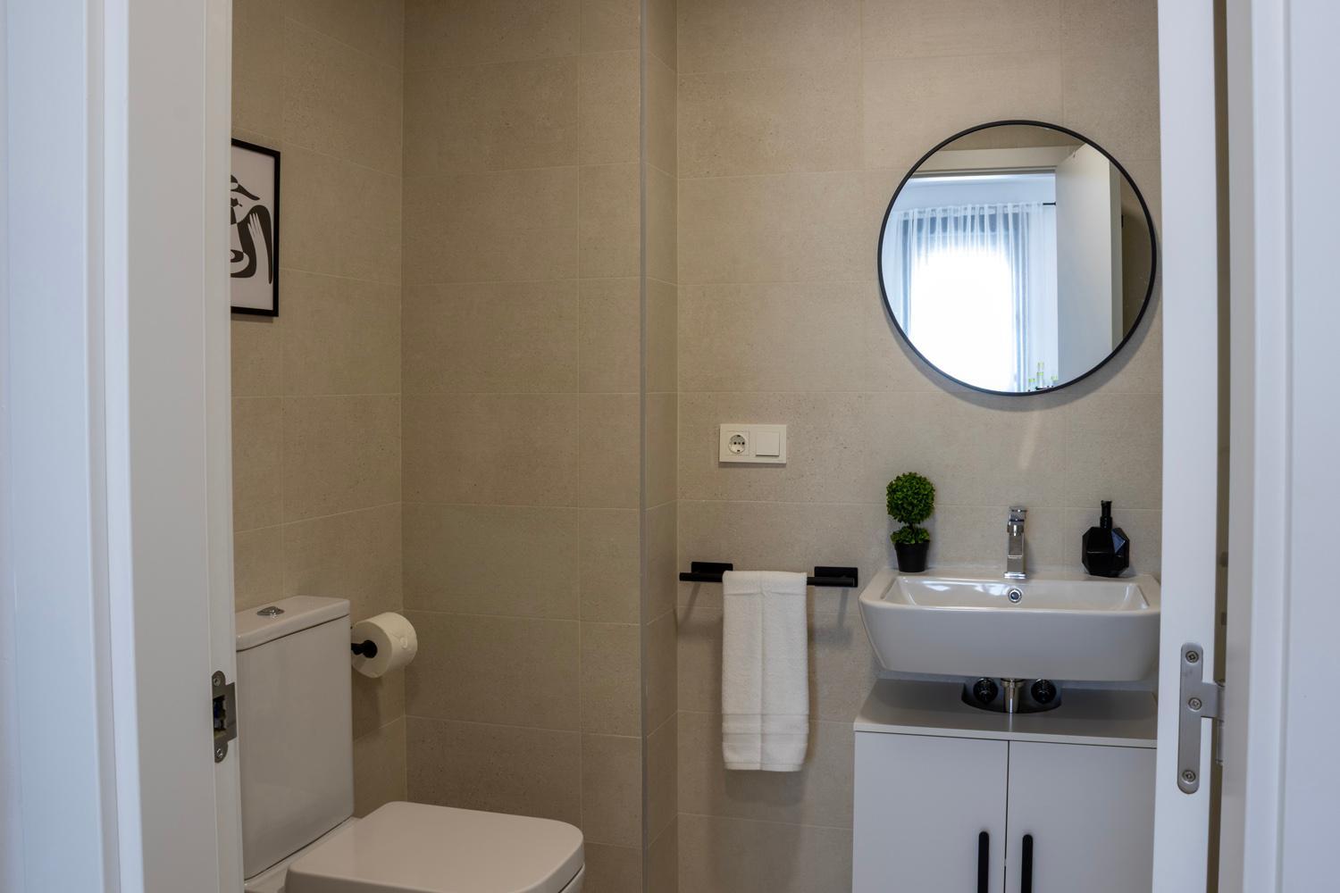 NEW! Luxury 3BR apartment with POOL & FREE parking