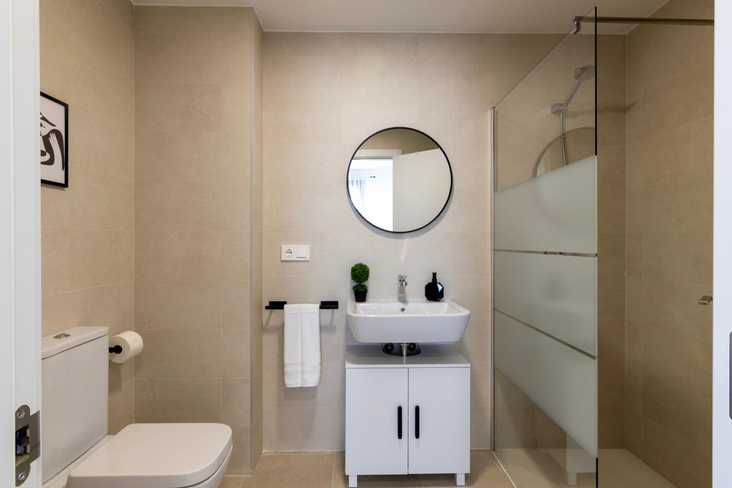 NEW! Luxury 3BR apartment with POOL & FREE parking