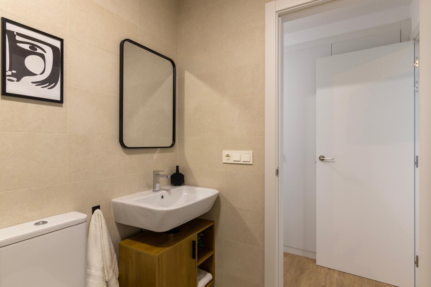 NEW! Luxury 3BR apartment with POOL & FREE parking