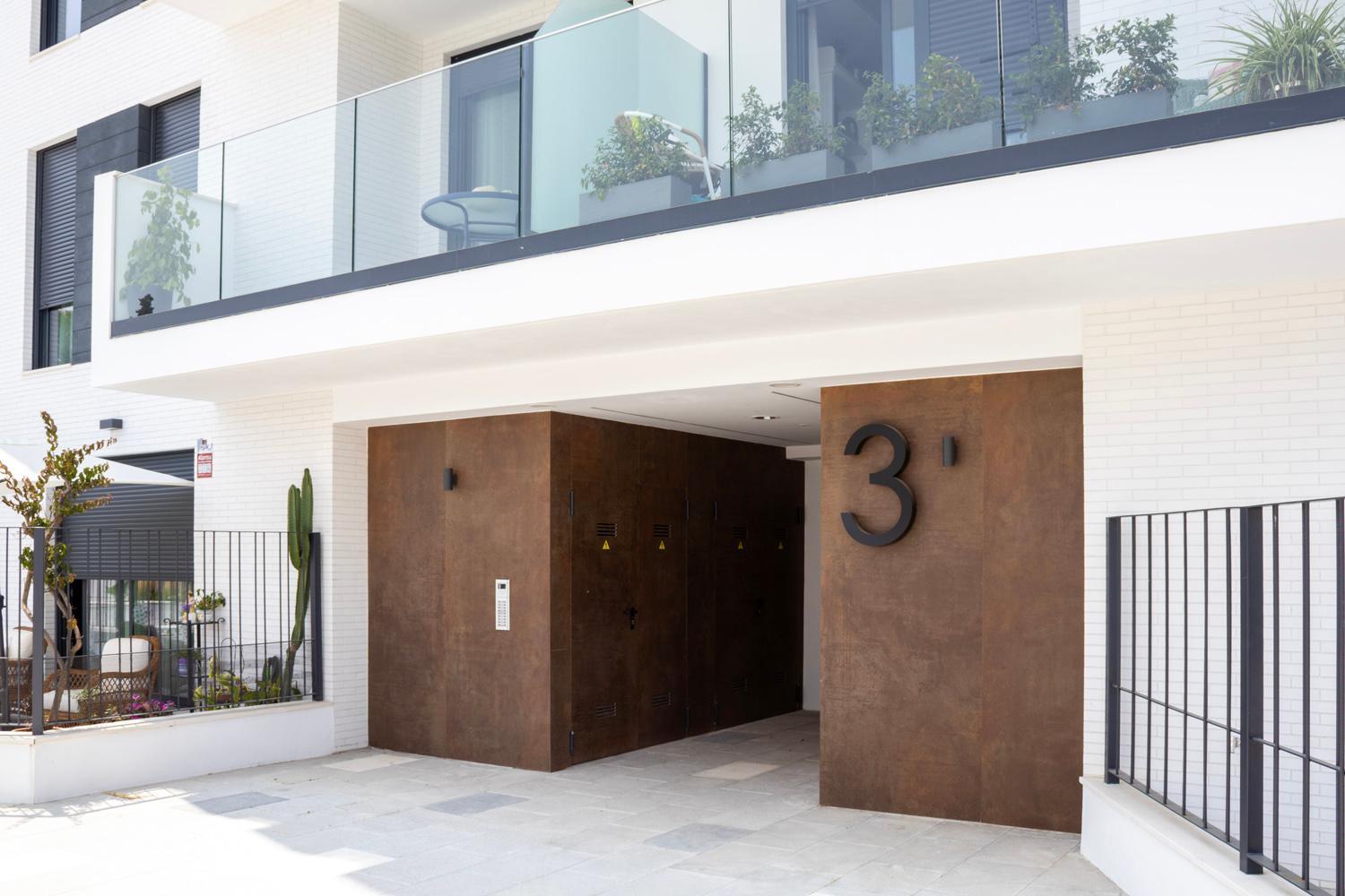 NEW! Luxury 3BR apartment with POOL & FREE parking