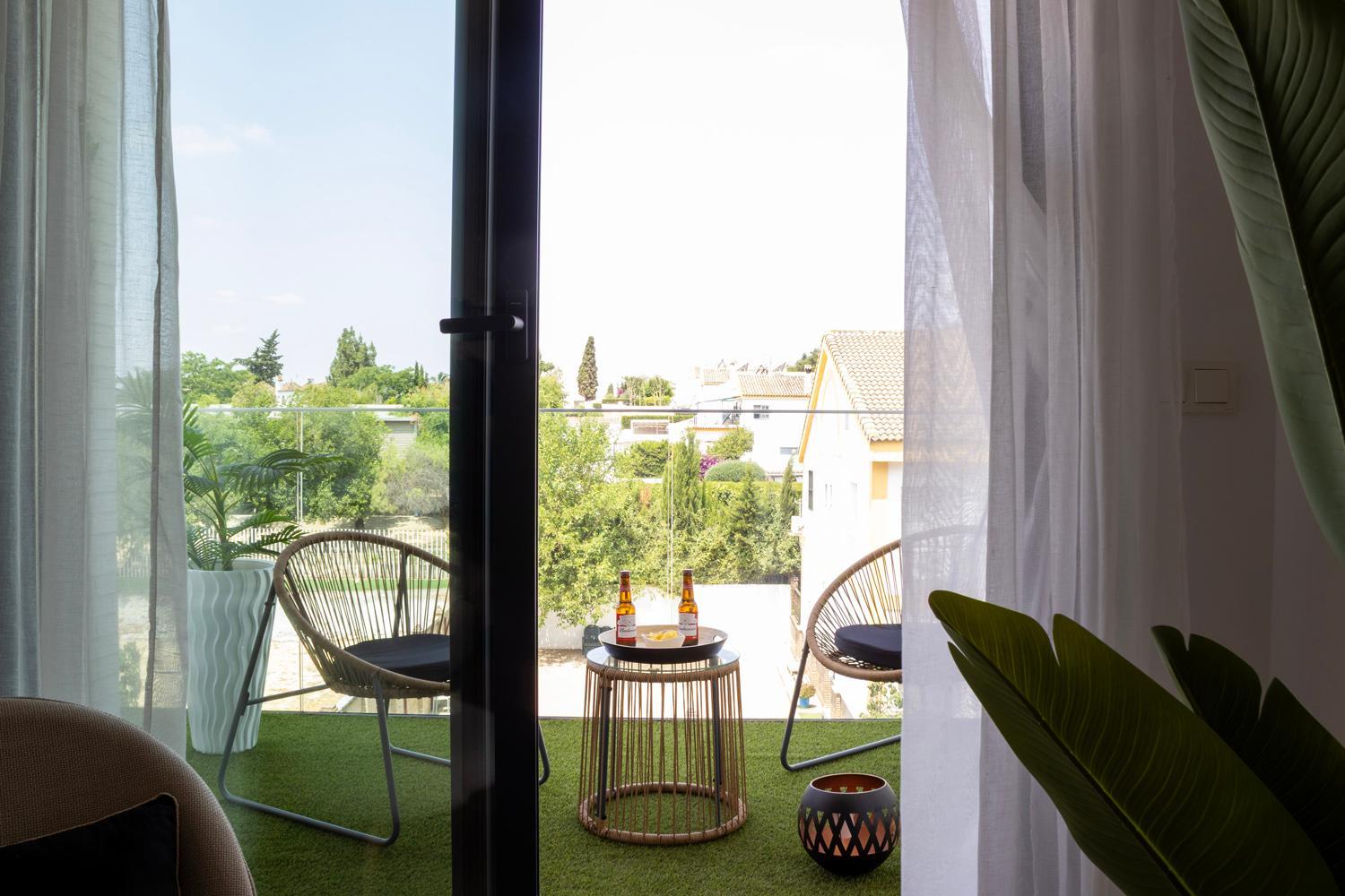 NEW! Luxury 3BR apartment with POOL & FREE parking