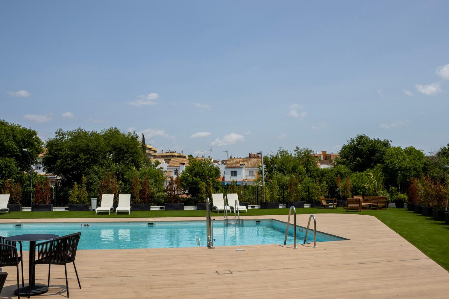 NEW! Luxury 3BR apartment with POOL & FREE parking