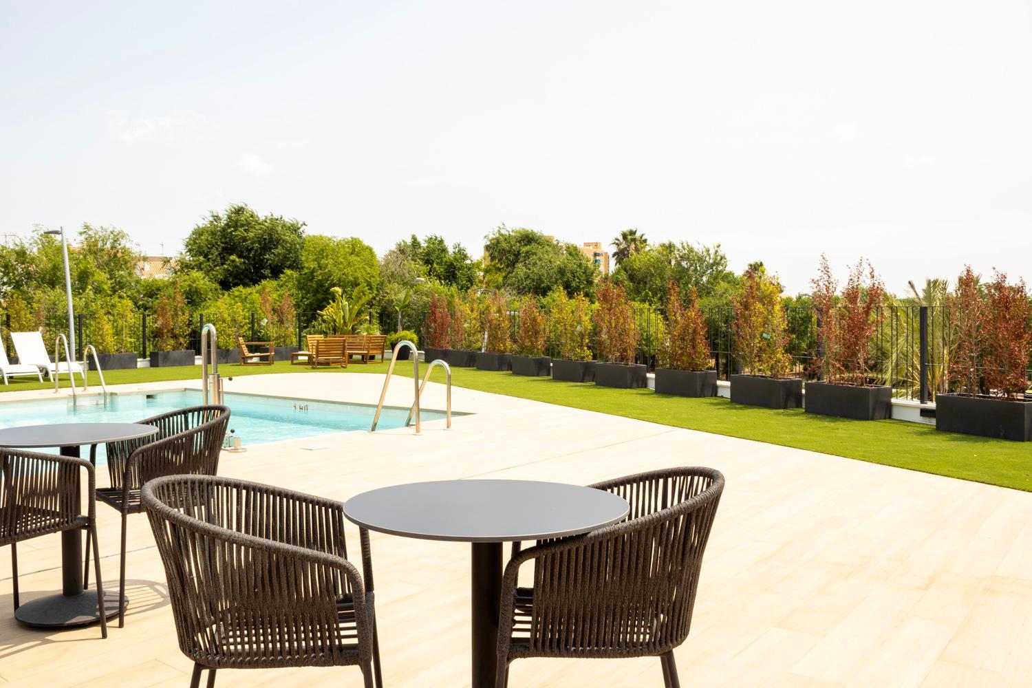 NEW! Luxury 3BR apartment with POOL & FREE parking