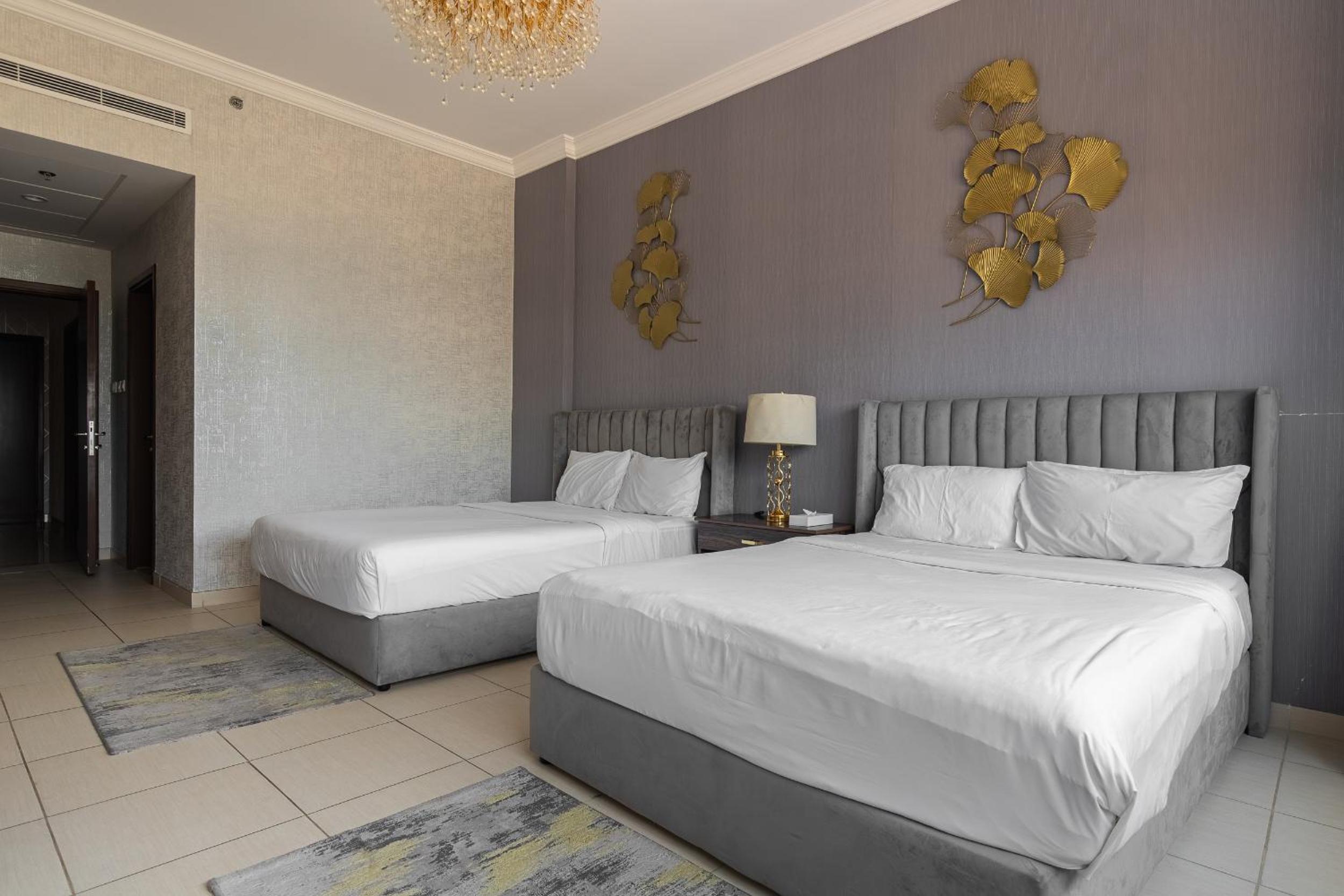 Simply Comfort Vacation Homes Rental Luxury Beachfront Villa with Private Pool on Palm Jumeirah near Atlantis