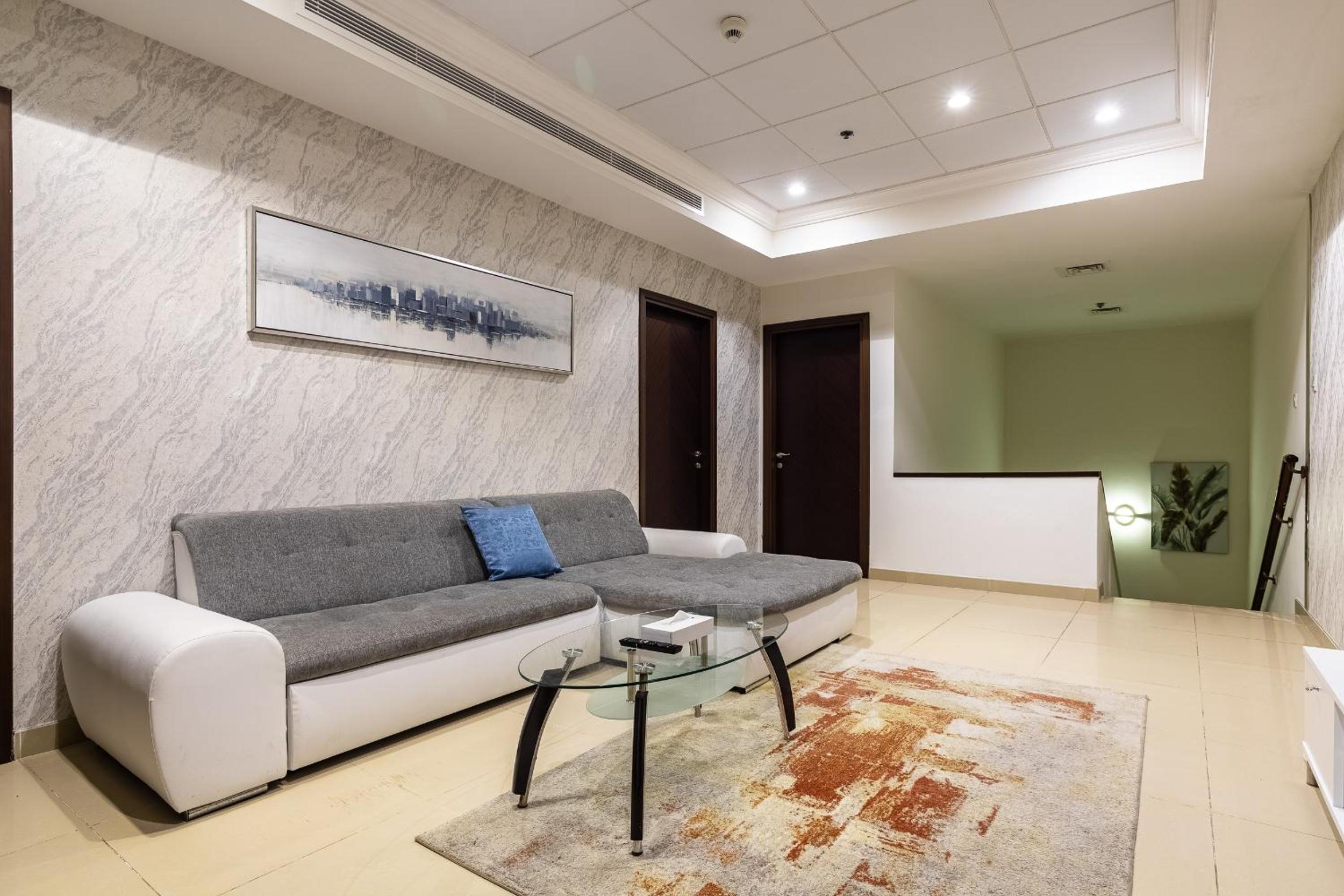 Simply Comfort Vacation Homes Rental Luxury Beachfront Villa with Private Pool on Palm Jumeirah near Atlantis