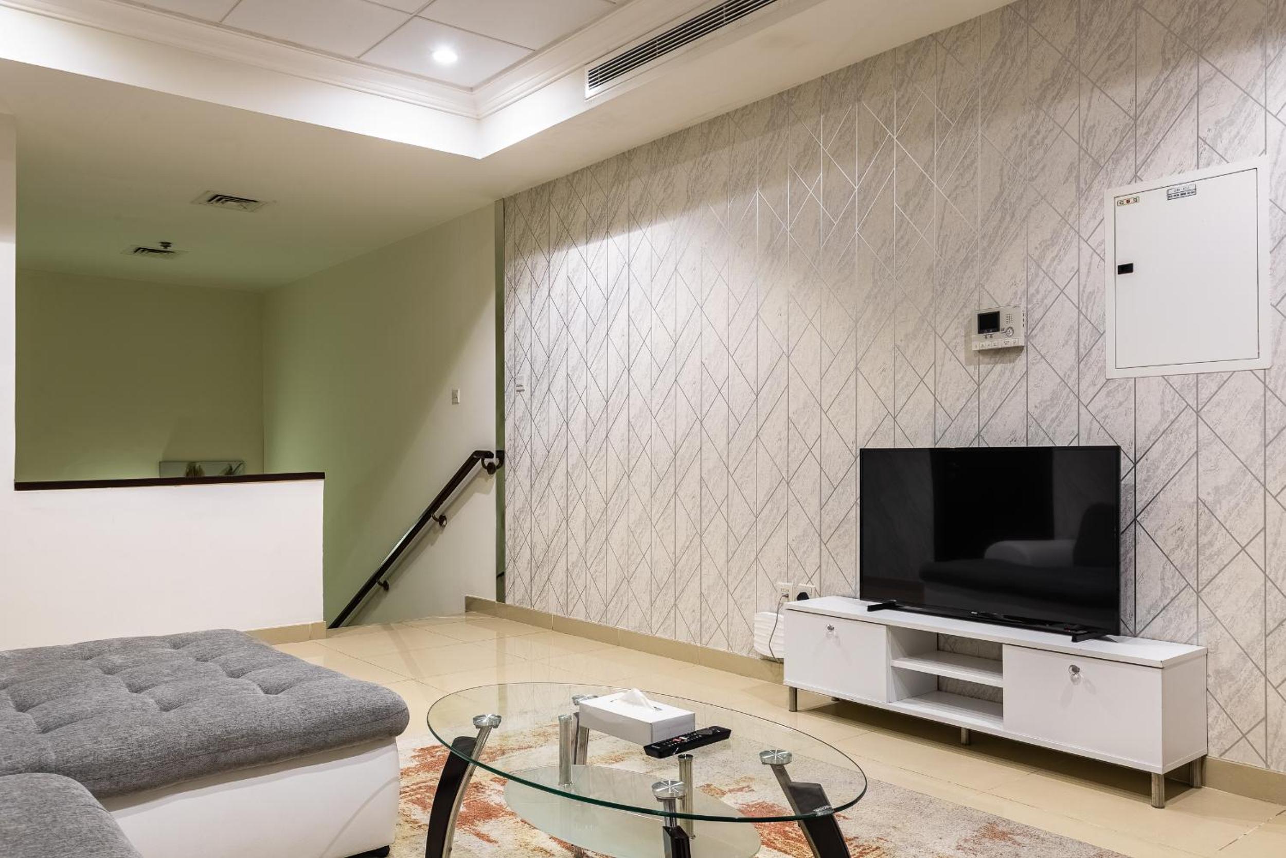 Simply Comfort Vacation Homes Rental Luxury Beachfront Villa with Private Pool on Palm Jumeirah near Atlantis
