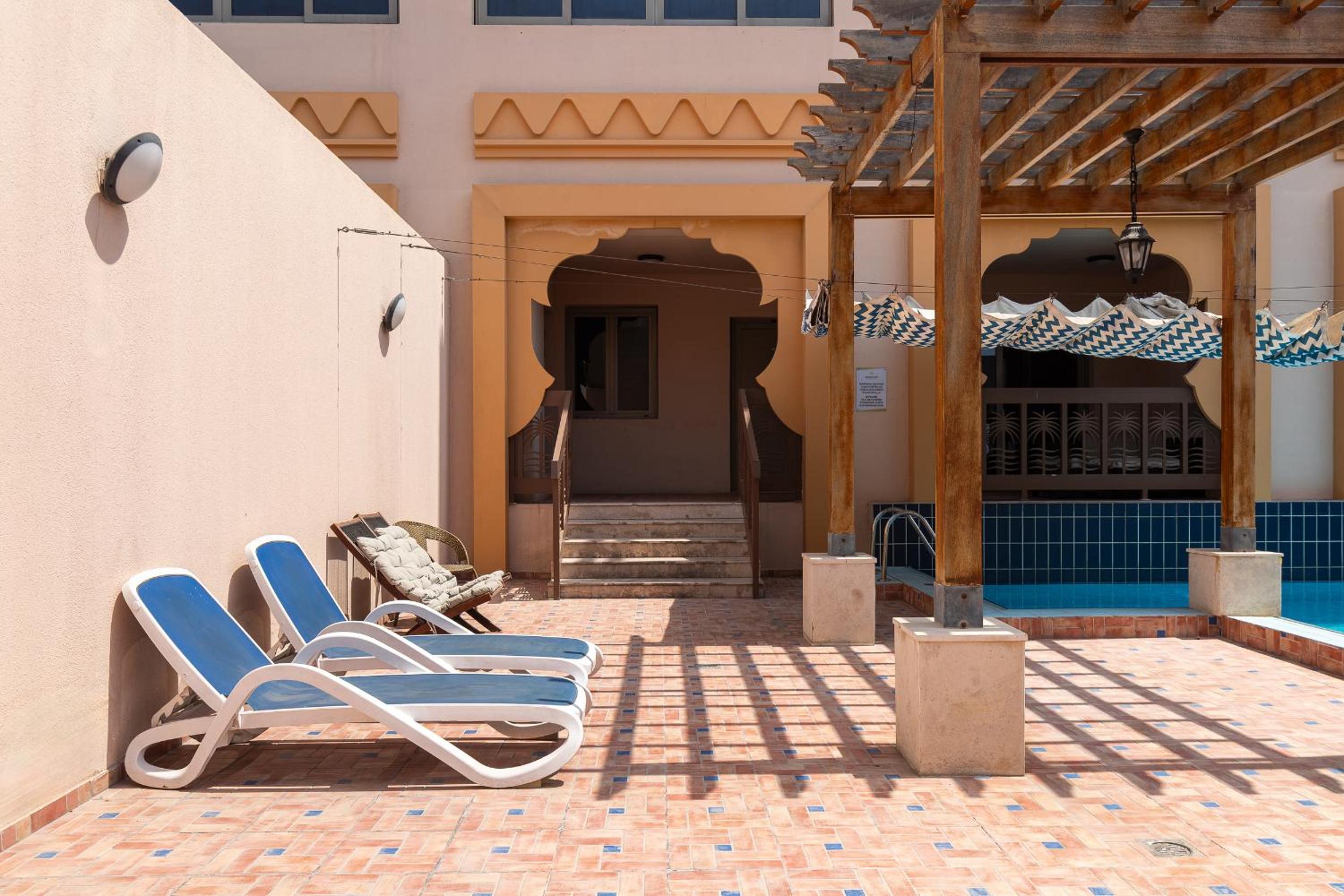 Simply Comfort Vacation Homes Rental Luxury Beachfront Villa with Private Pool on Palm Jumeirah near Atlantis