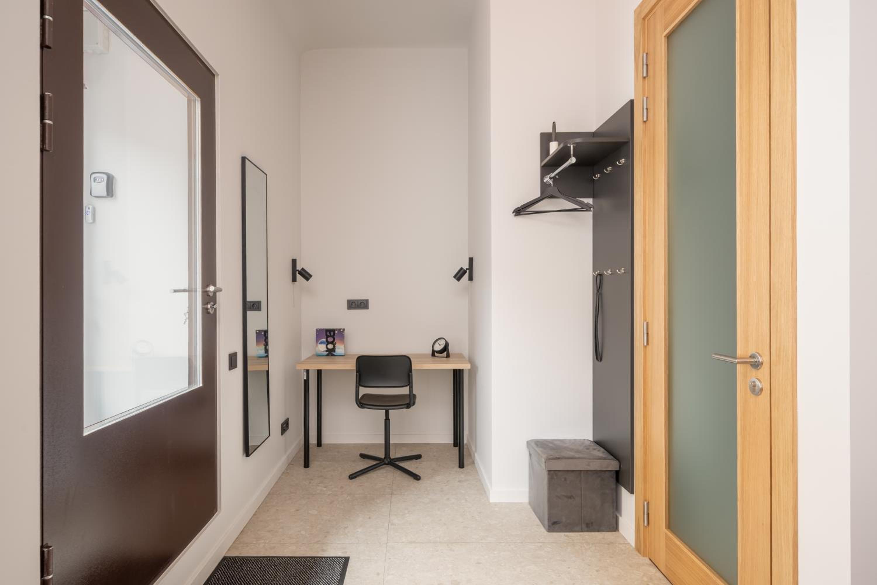 Stylish family 1 BR with working desk by Park and Top Restaurants