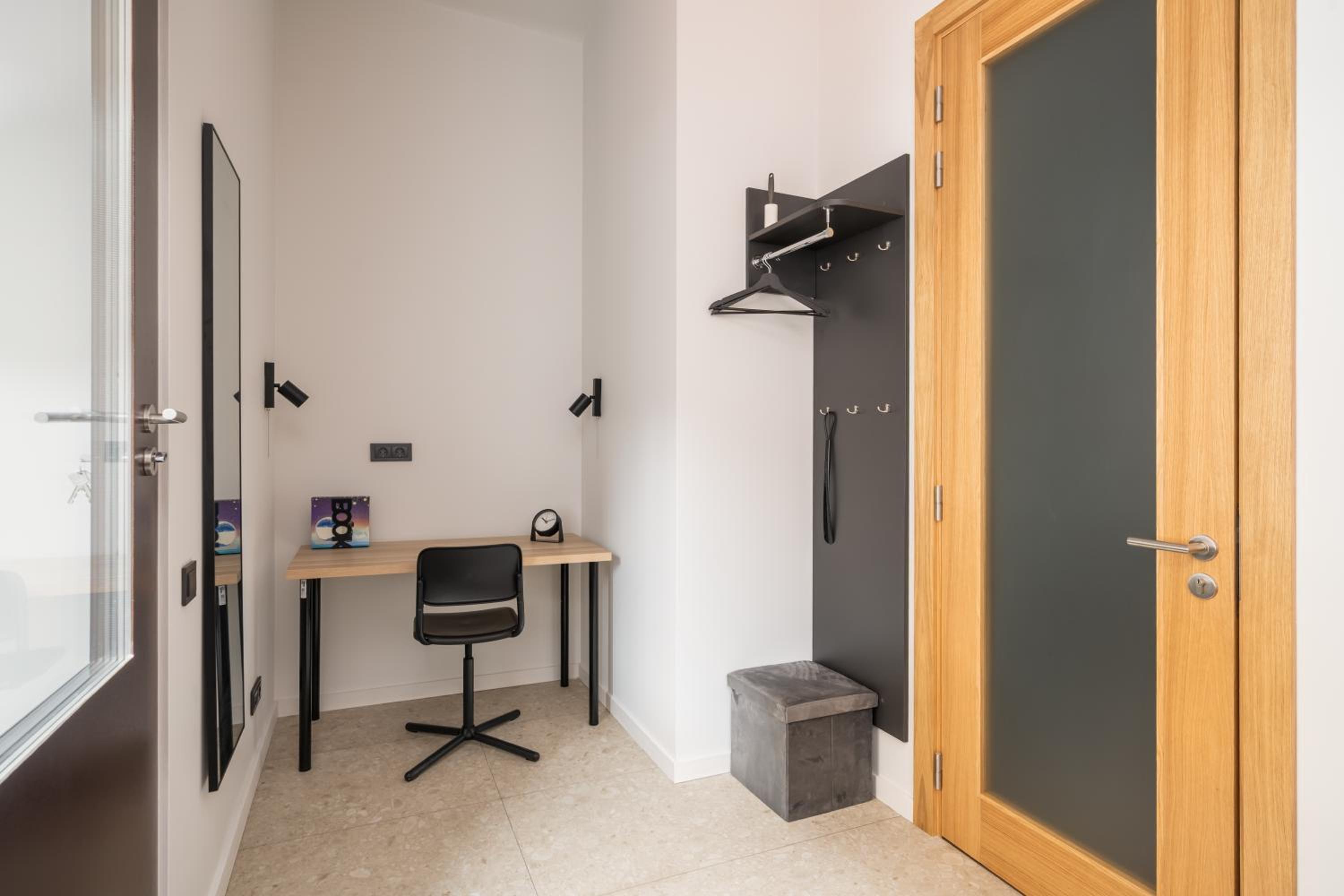 Stylish family 1 BR with working desk by Park and Top Restaurants