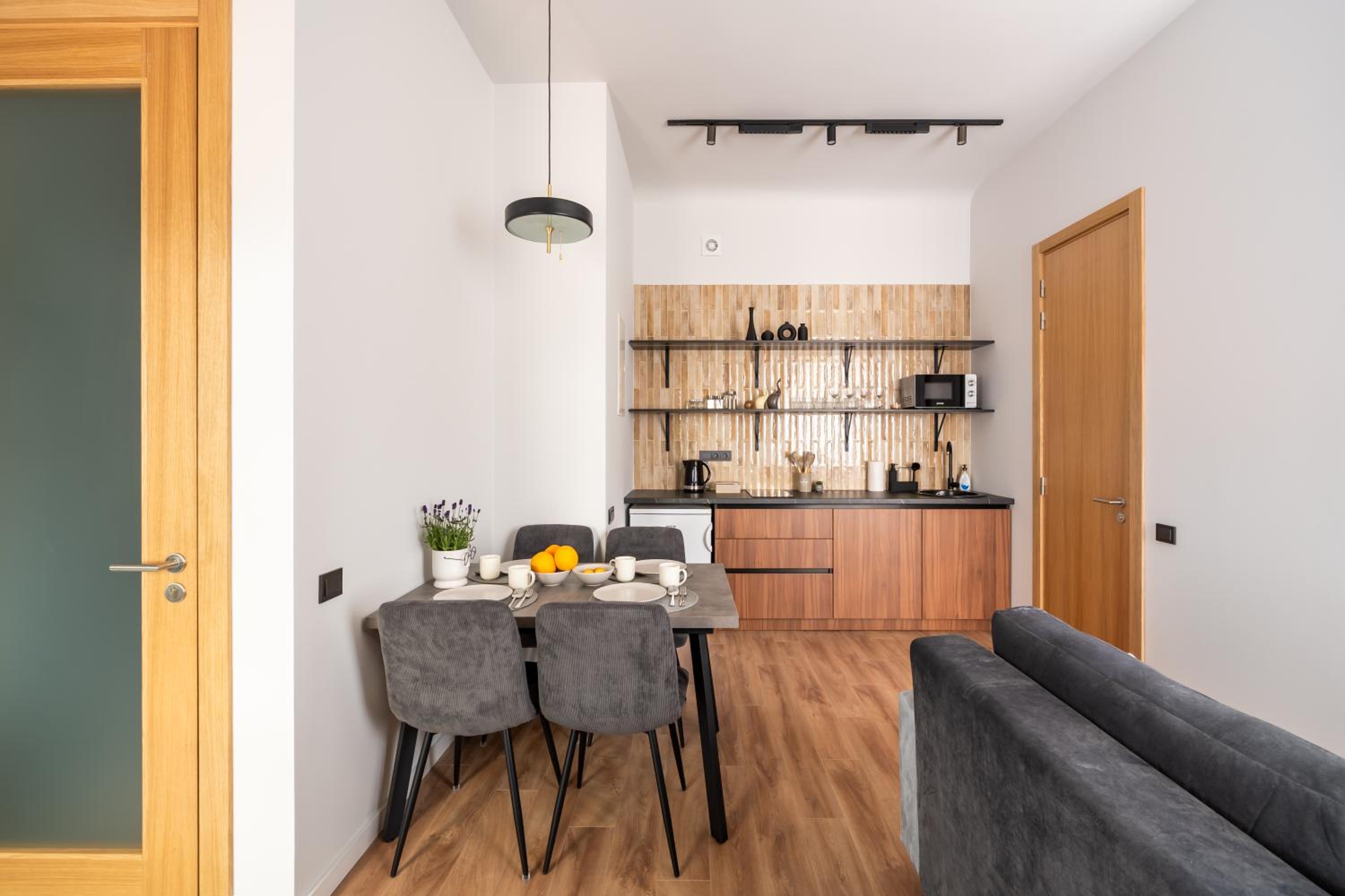 Stylish family 1 BR with working desk by Park and Top Restaurants