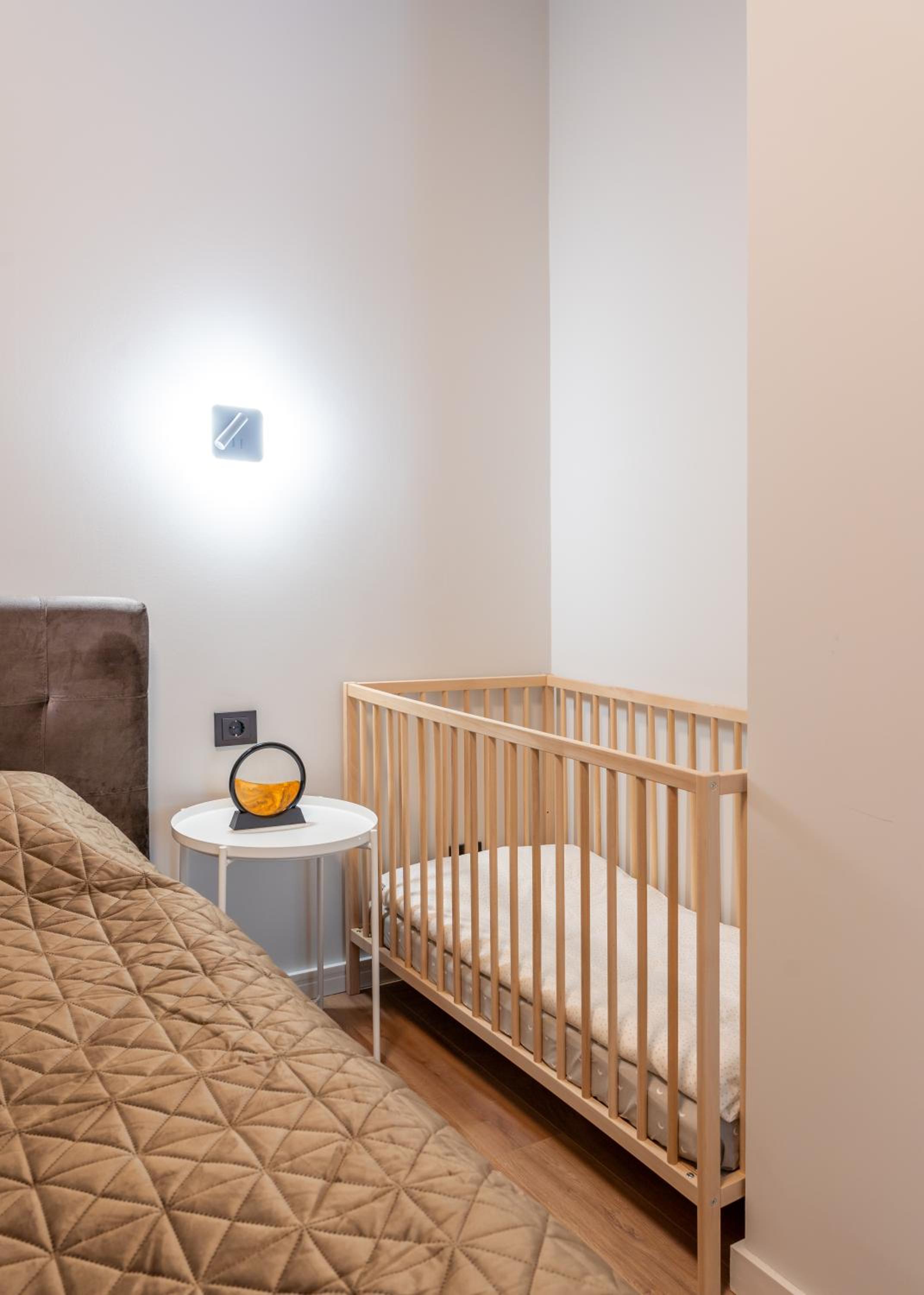 Stylish family 1 BR with working desk by Park and Top Restaurants