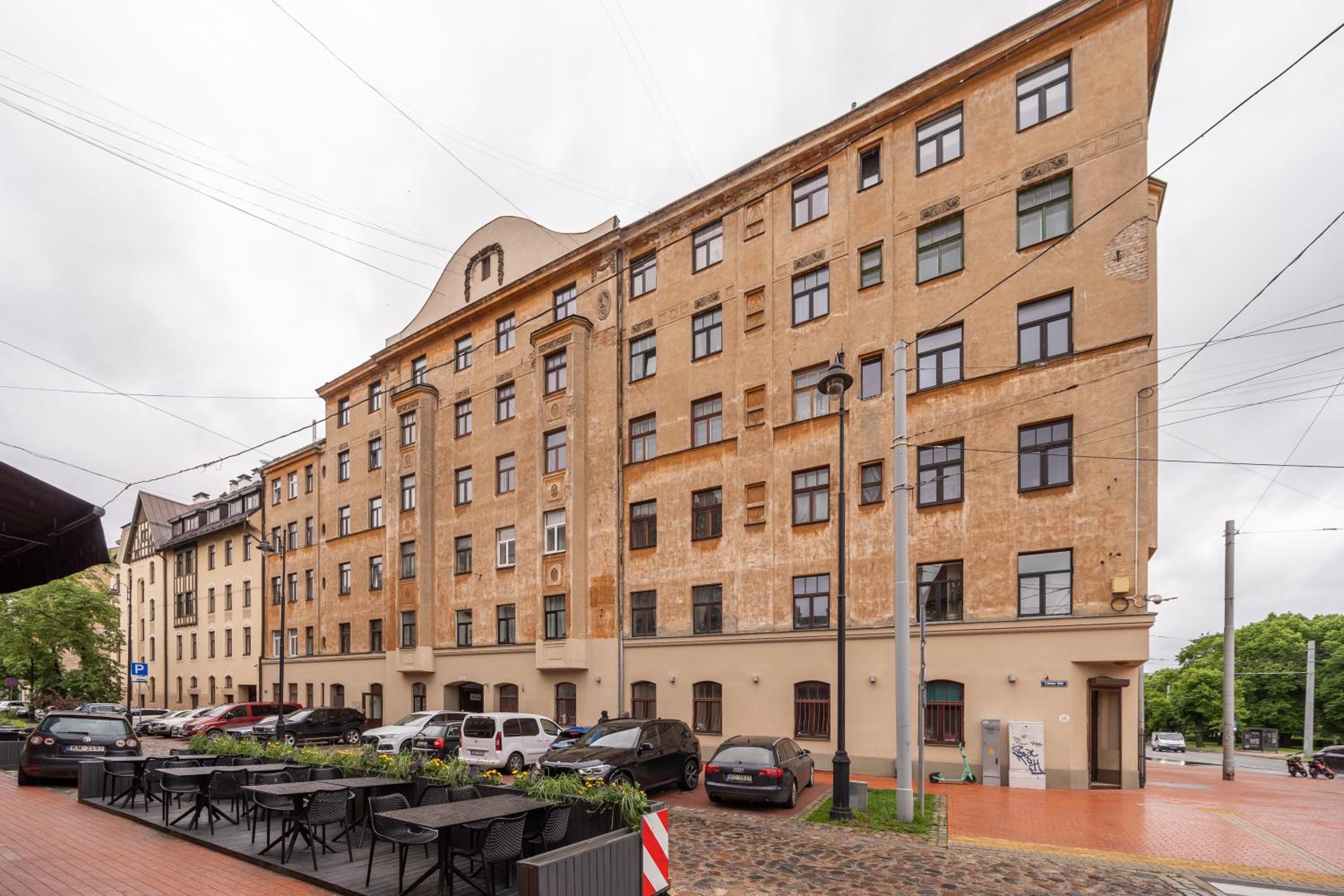 Stylish family 1 BR with working desk by Park and Top Restaurants