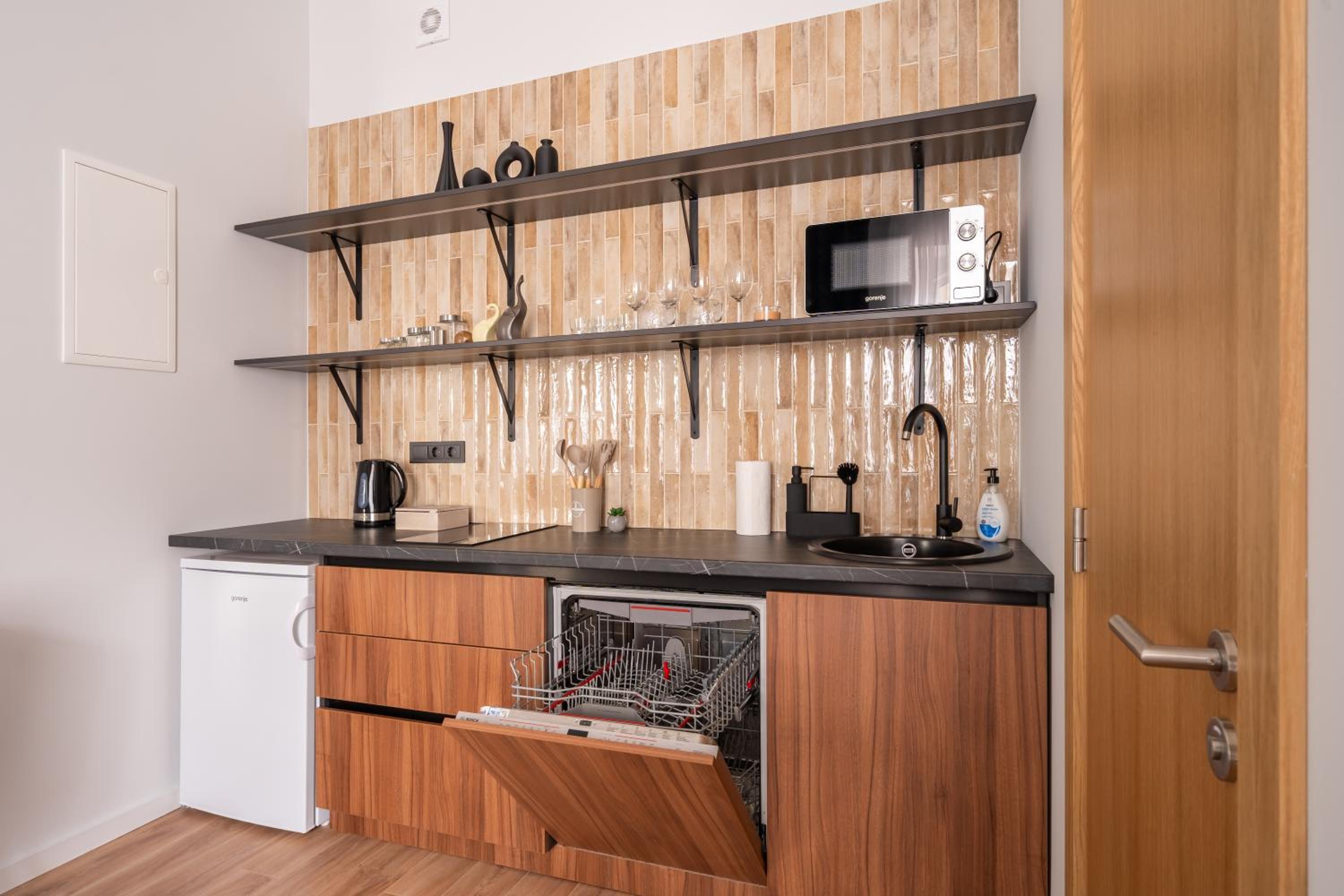 Stylish family 1 BR with working desk by Park and Top Restaurants