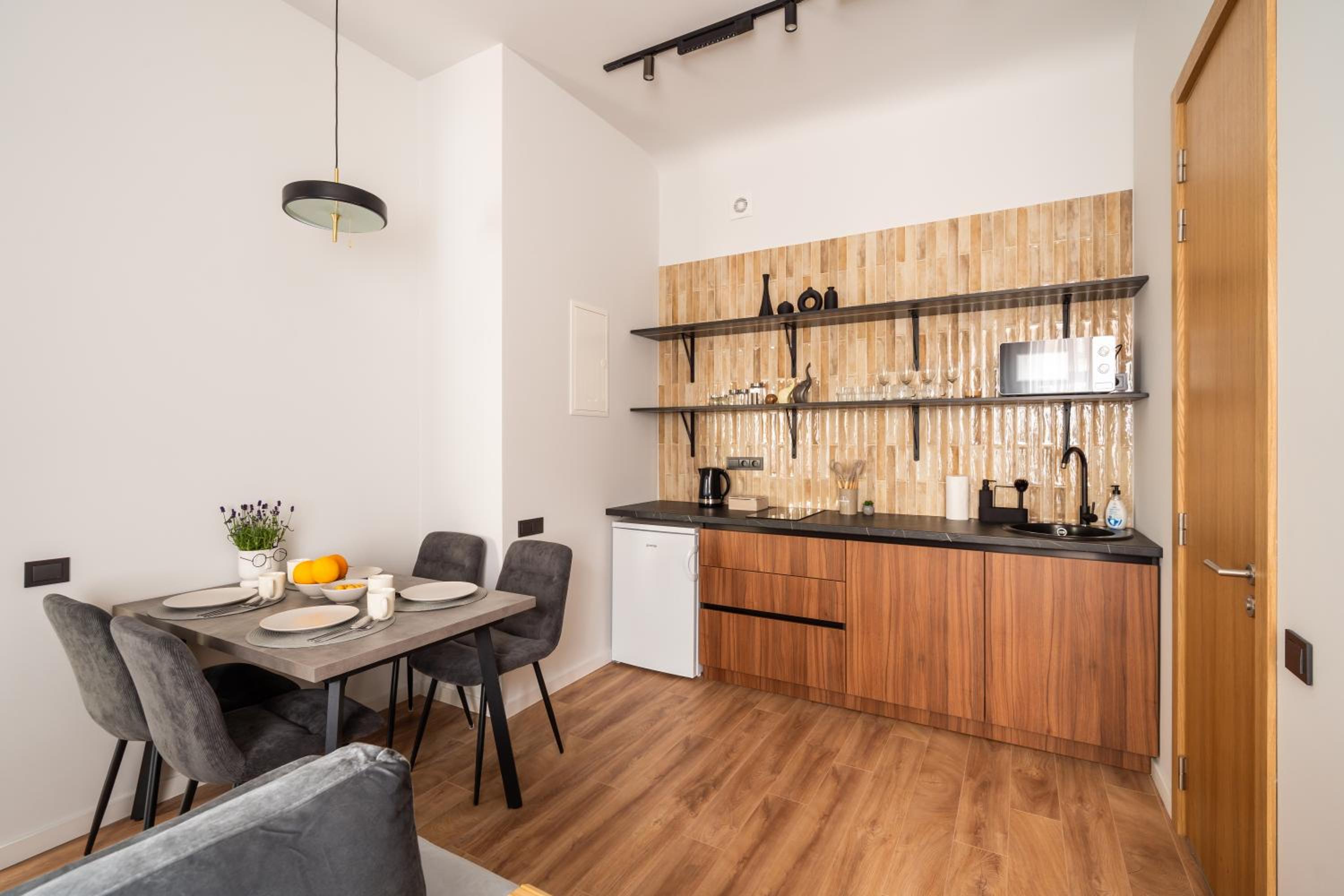 Stylish family 1 BR with working desk by Park and Top Restaurants