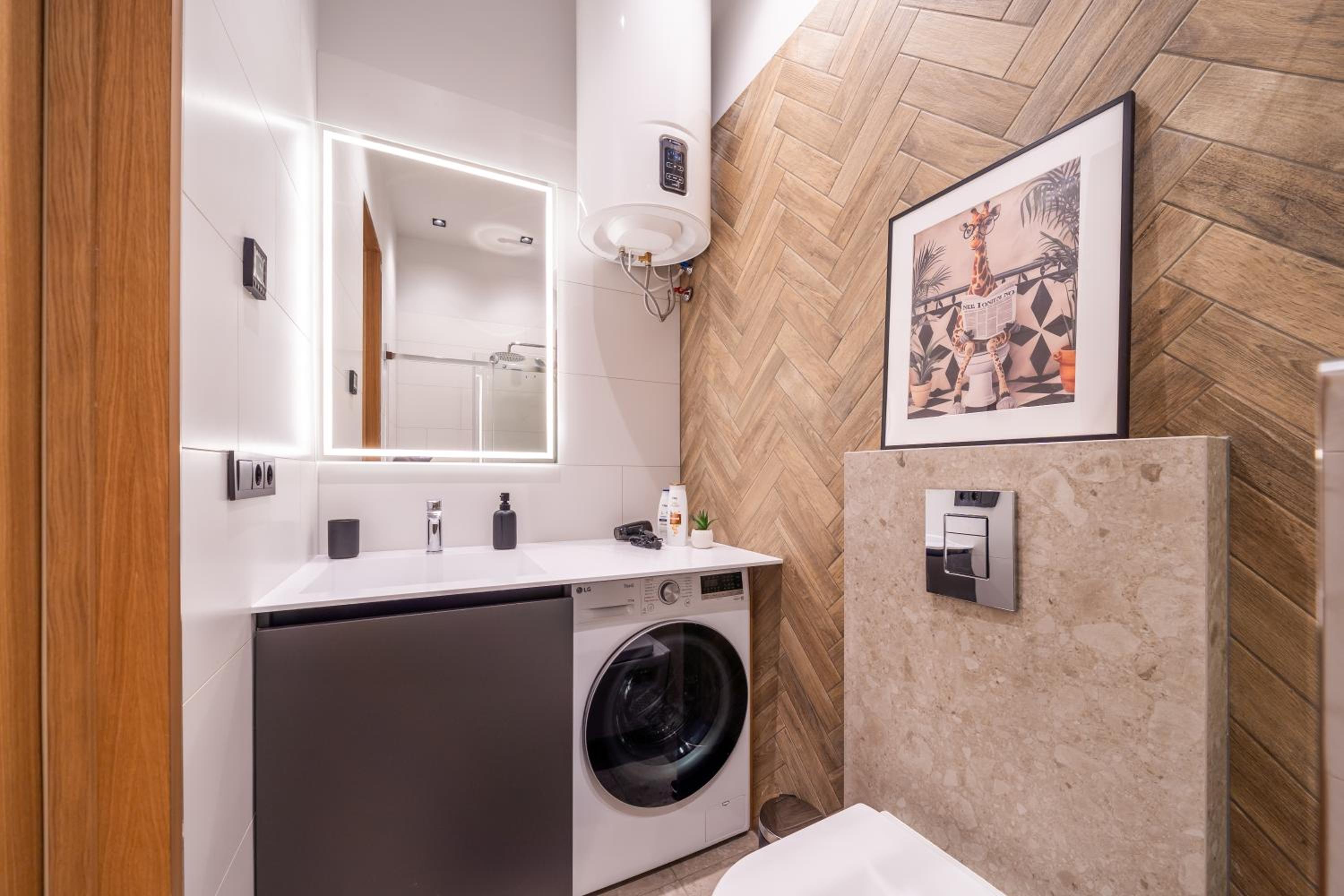 Stylish family 1 BR with working desk by Park and Top Restaurants