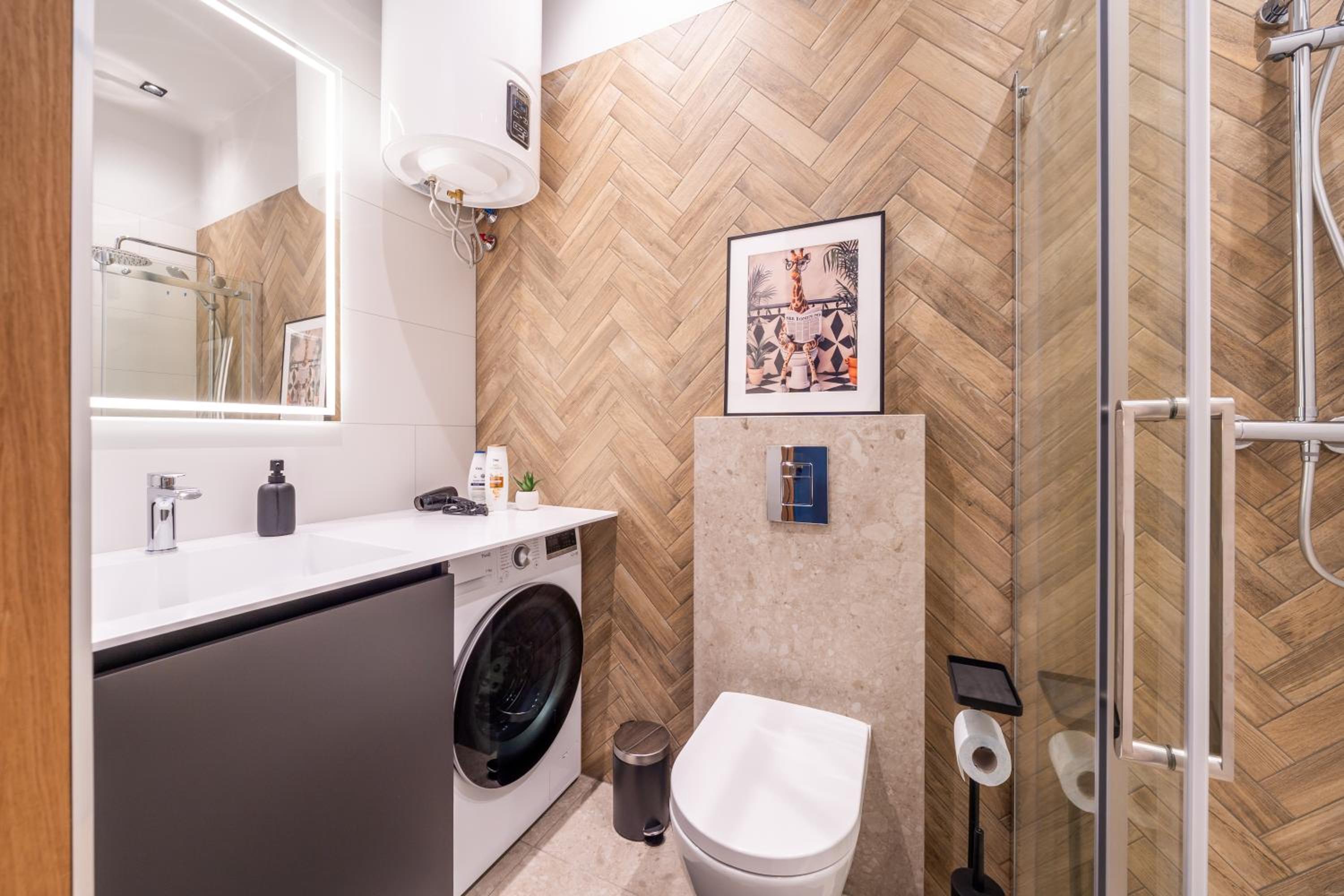 Stylish family 1 BR with working desk by Park and Top Restaurants