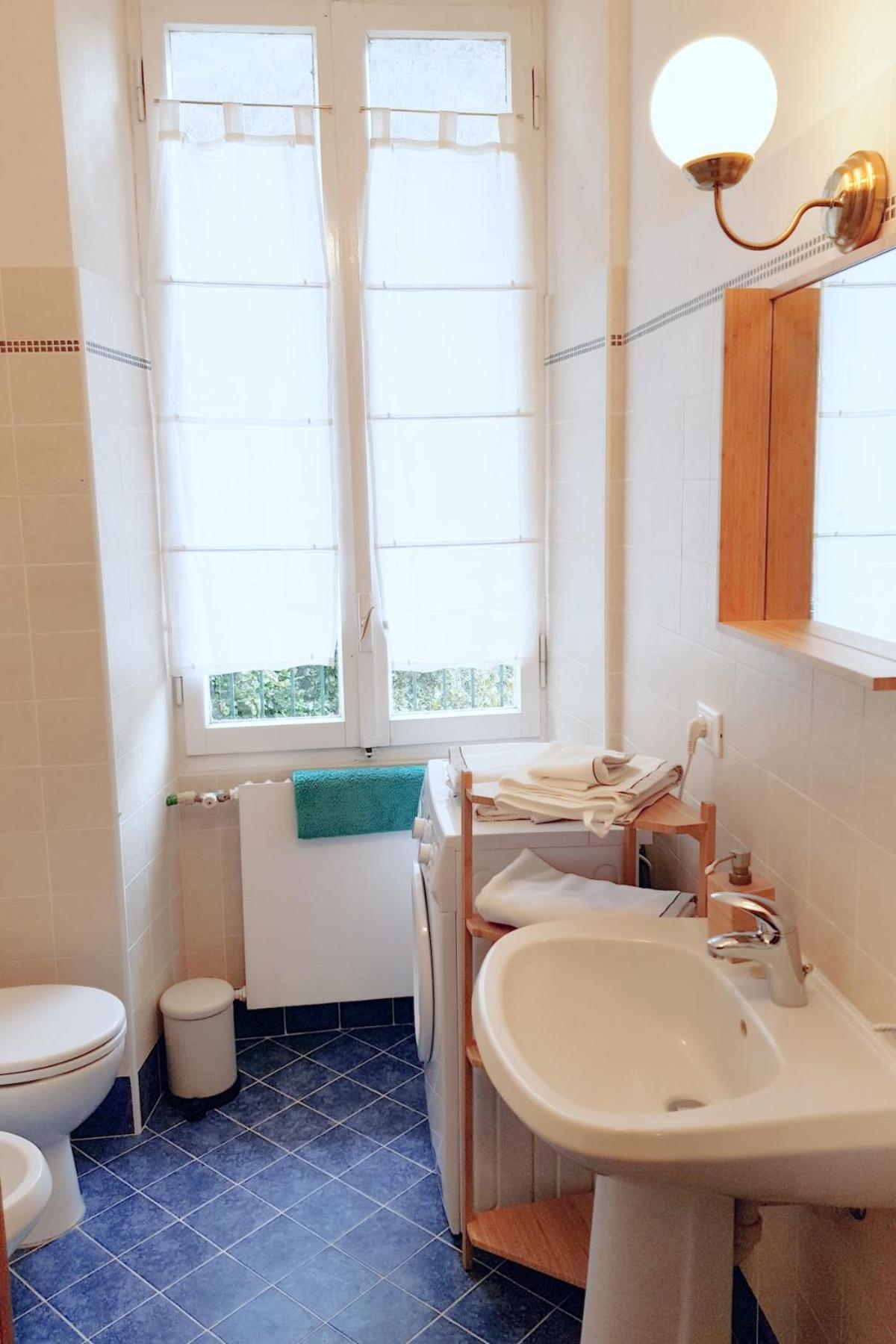 Medieval Pieve, holiday home with garden, WiFi & parking