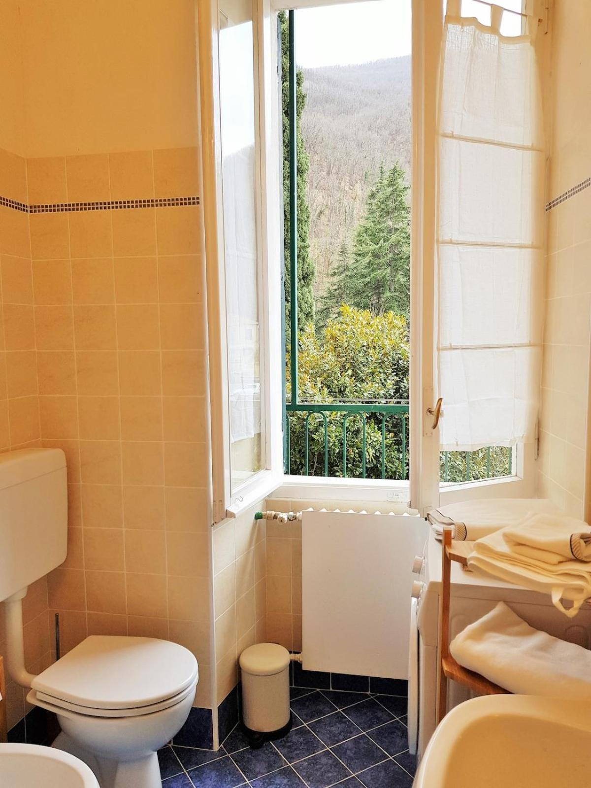 Medieval Pieve, holiday home with garden, WiFi & parking