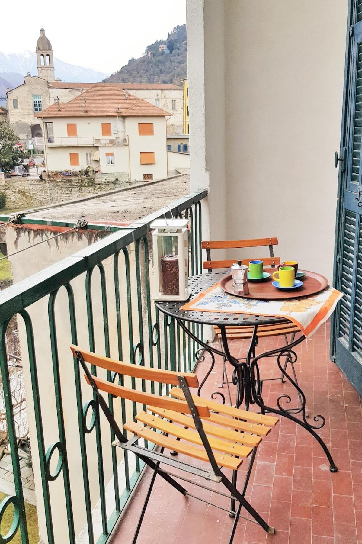 Medieval Pieve, holiday home with garden, WiFi & parking