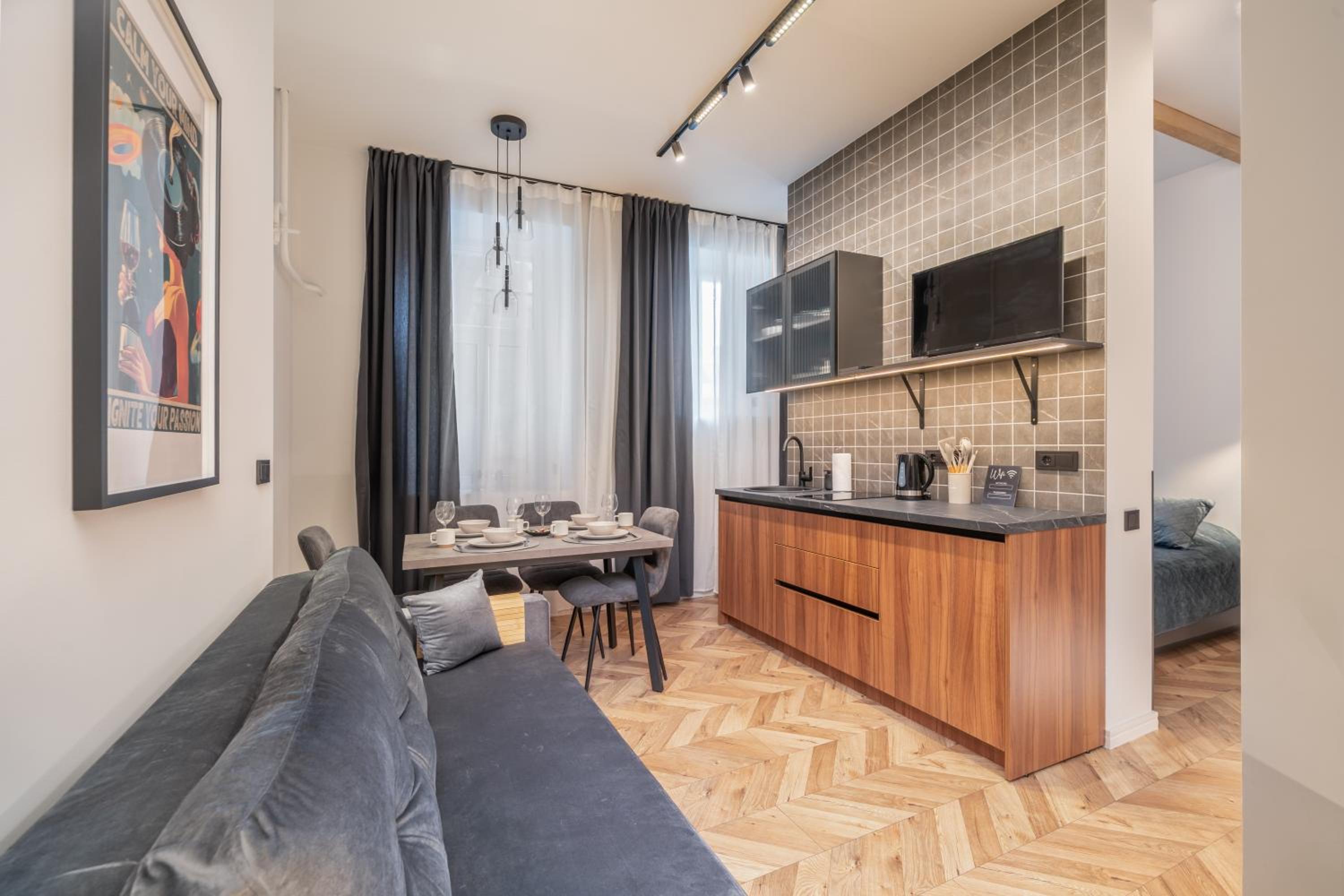 Stylish family 1 BR with working desk by Park and Top Restaurants
