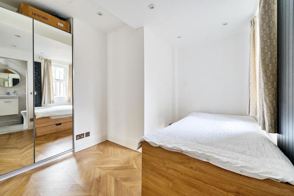Modern 2 Bedroom Flat with Free Parking - 2 mins from Ascot Racecourse