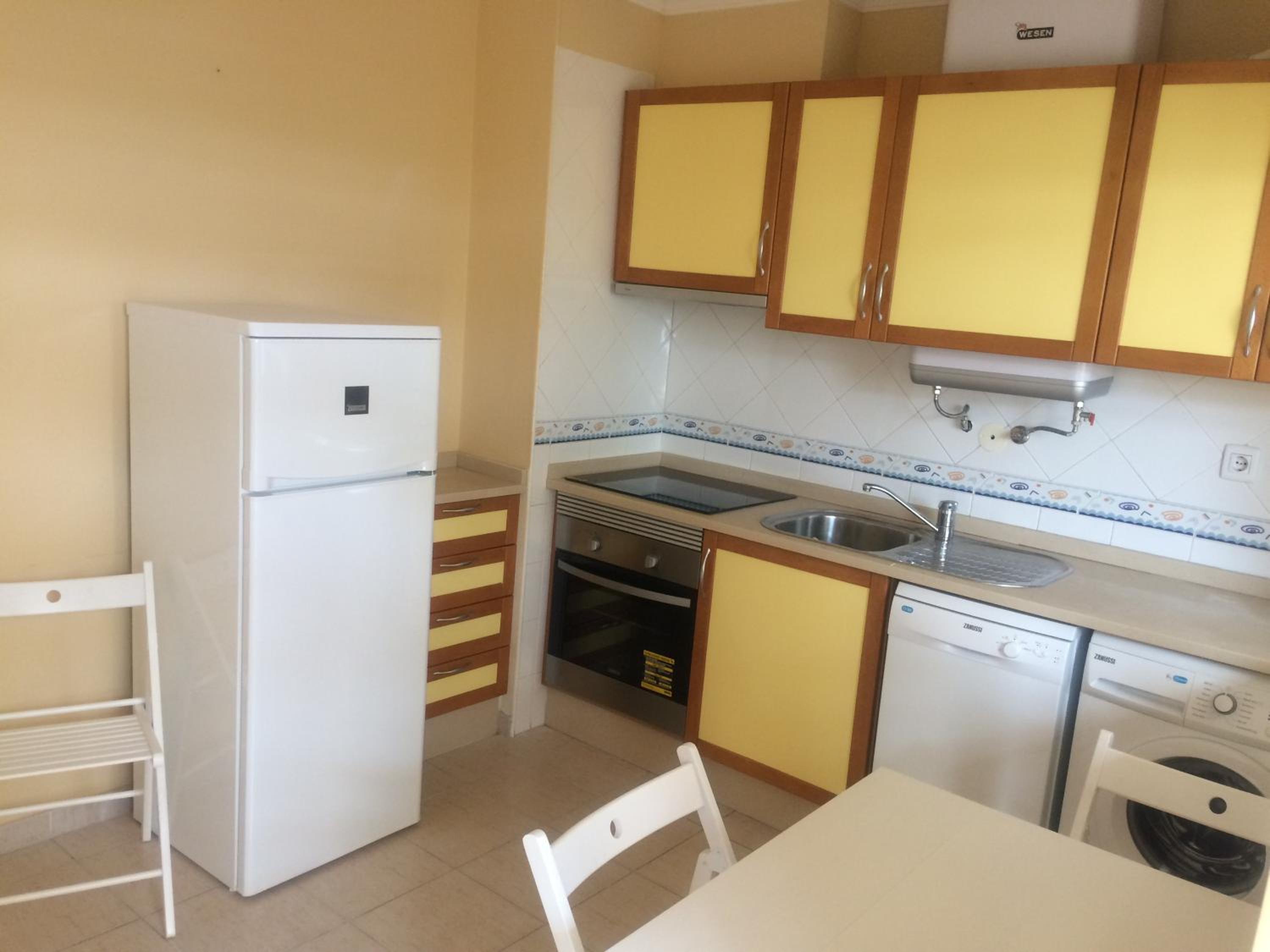 Apartamento Moura 11 con vistas al mar en Vilamoura — kitchen
