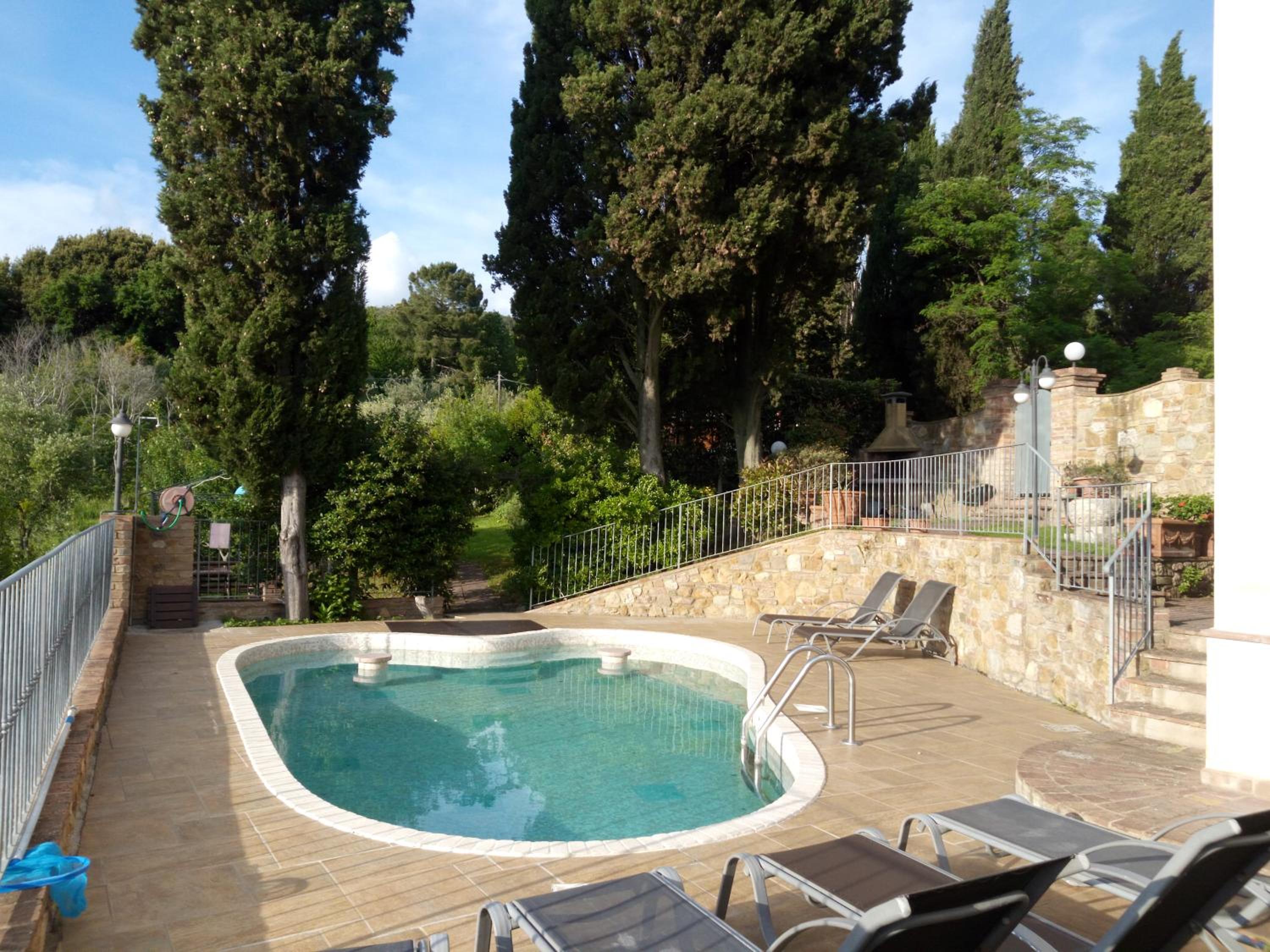 Antica Pietra holiday house with pool