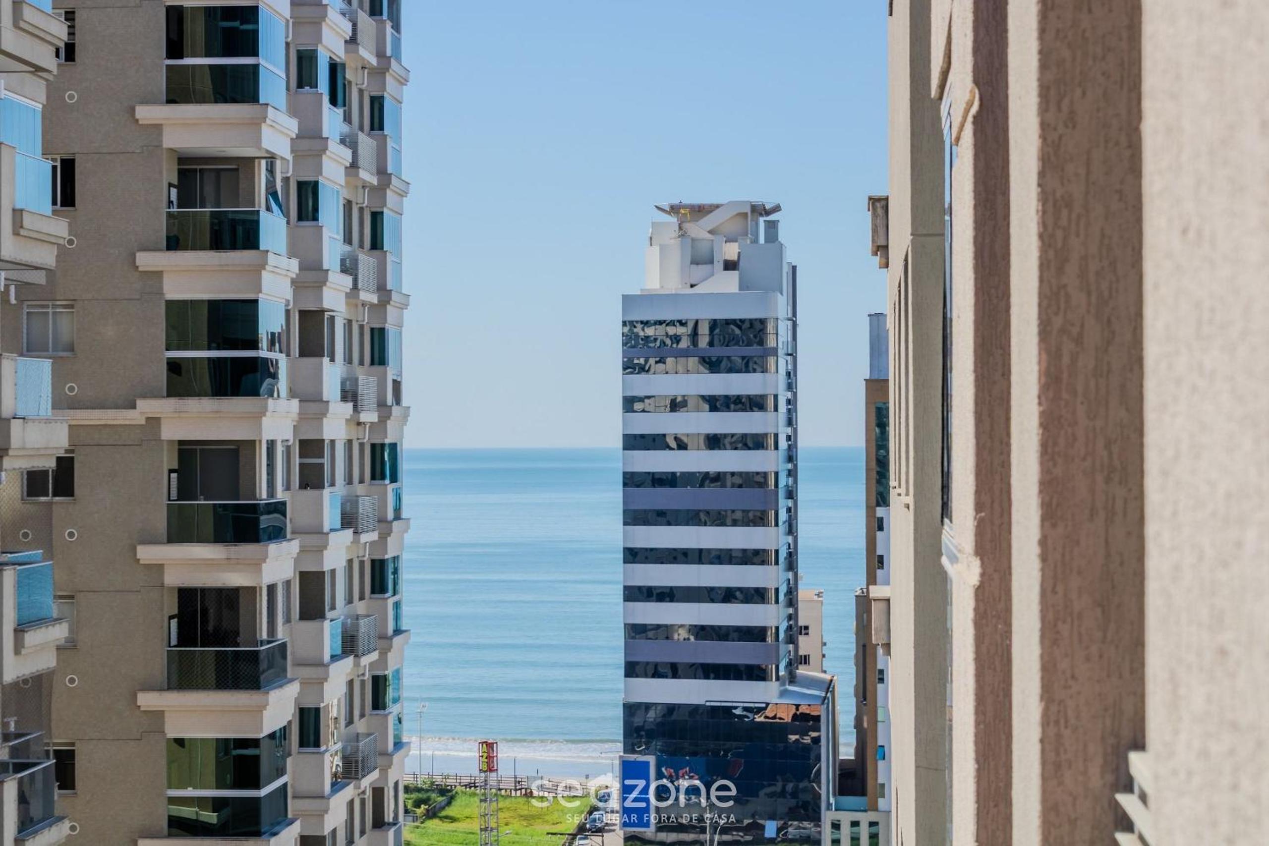 Modern and fully equipped apartments just minutes from the sea at Meia Praia - GRI