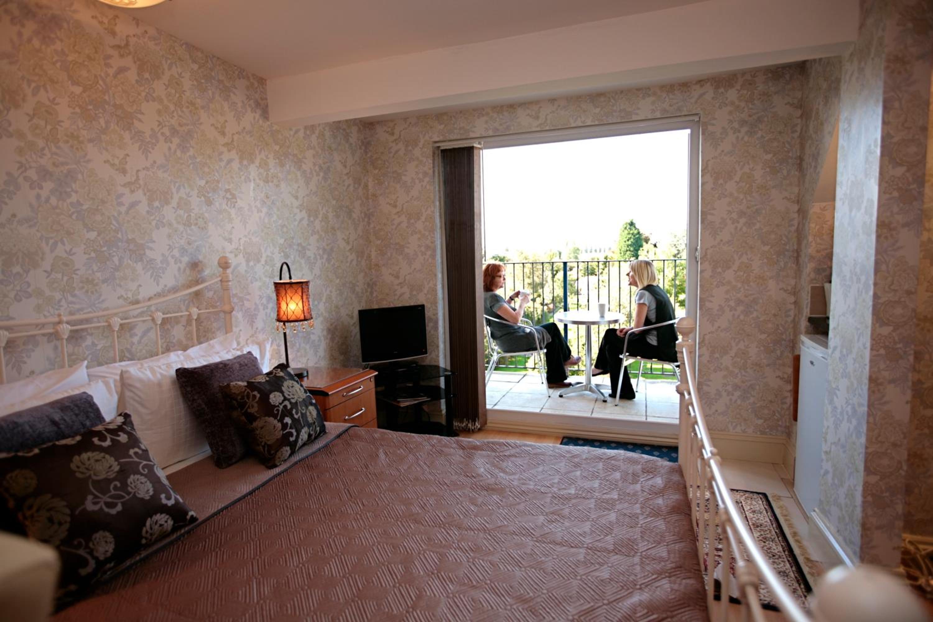 Acorn Guest House in Hull