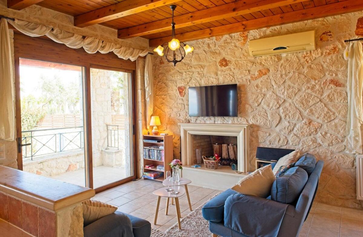 Villa Petalouda - Traditional Villa with Private Pool