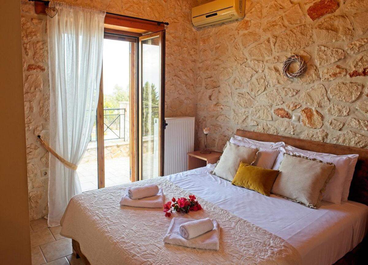 Villa Petalouda - Traditional Villa with Private Pool