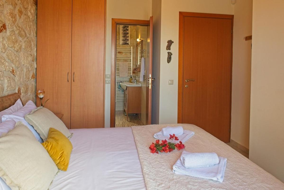 Villa Petalouda - Traditional Villa with Private Pool