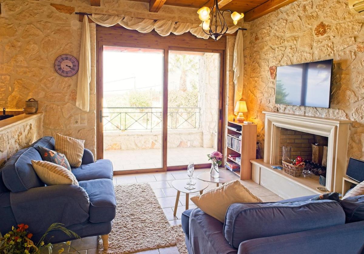 Villa Petalouda - Traditional Villa with Private Pool