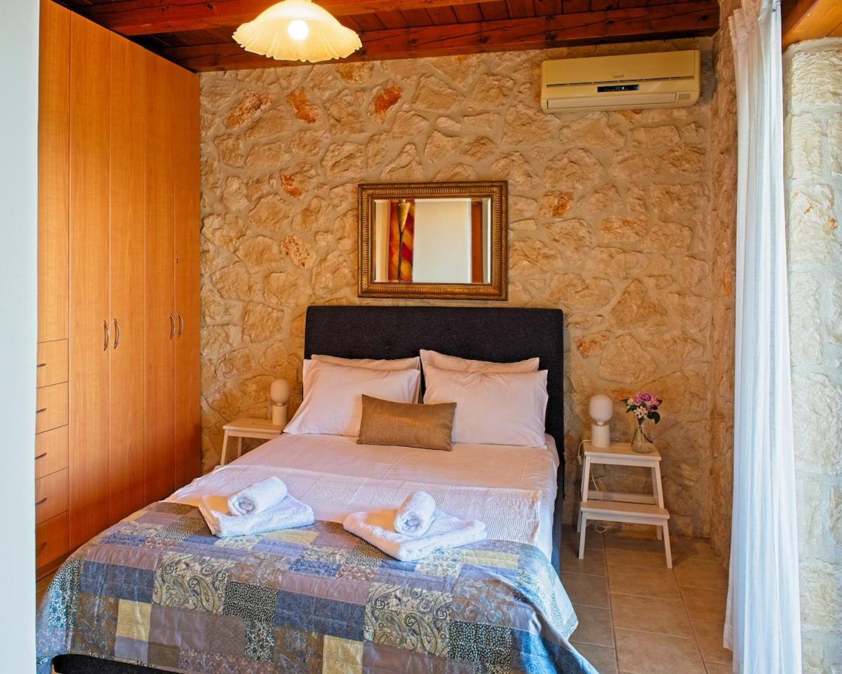 Villa Petalouda - Traditional Villa with Private Pool