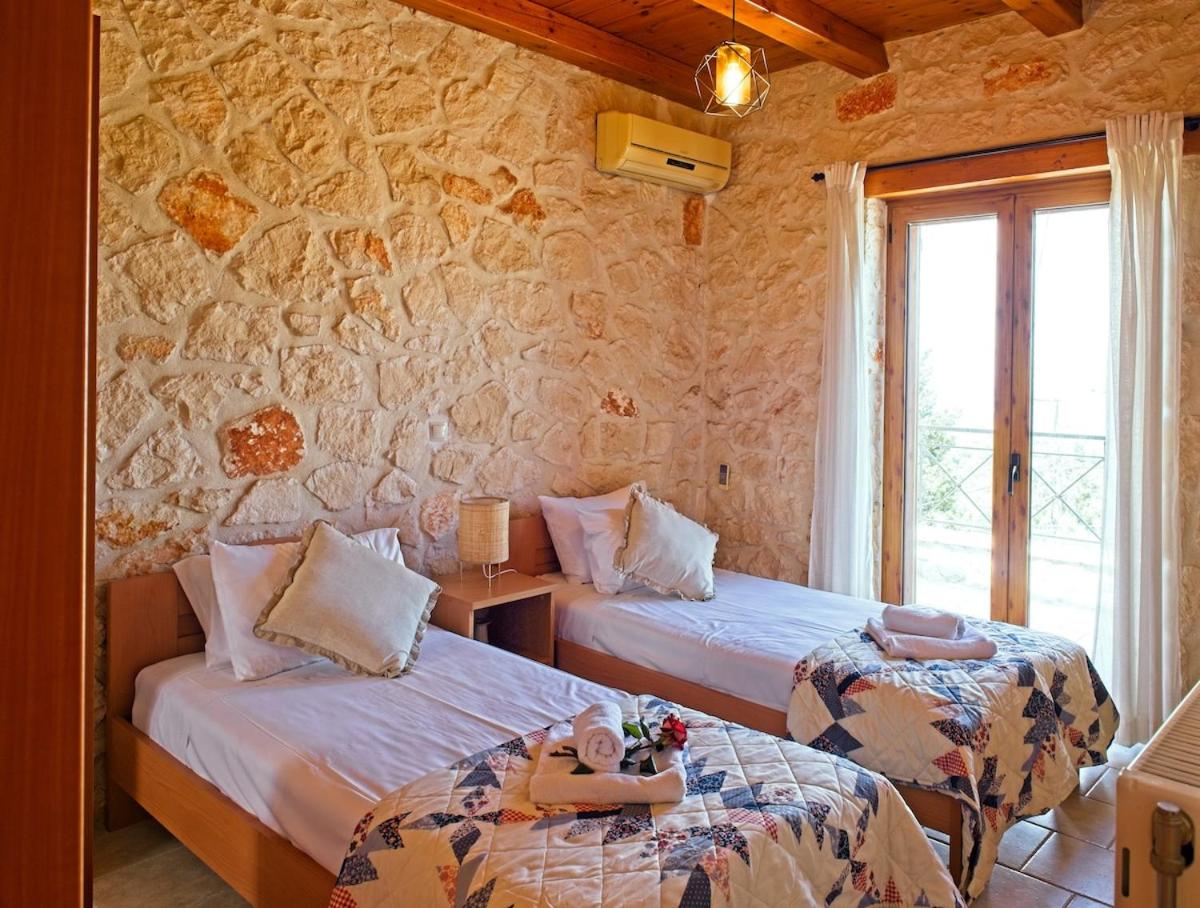 Villa Petalouda - Traditional Villa with Private Pool
