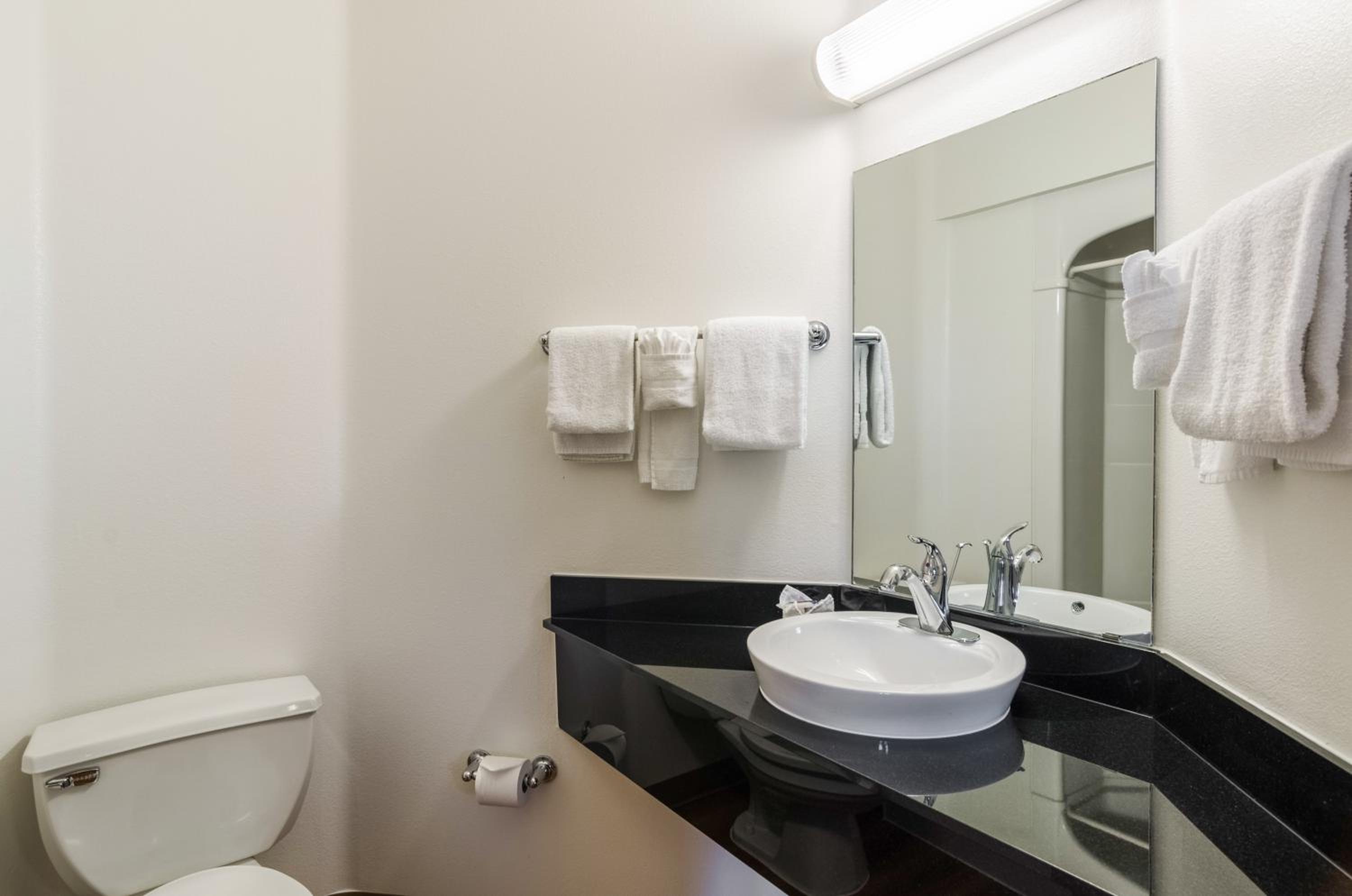 Sheridan Vacations - Baymont by Wyndham Sheridan - Property Image 3