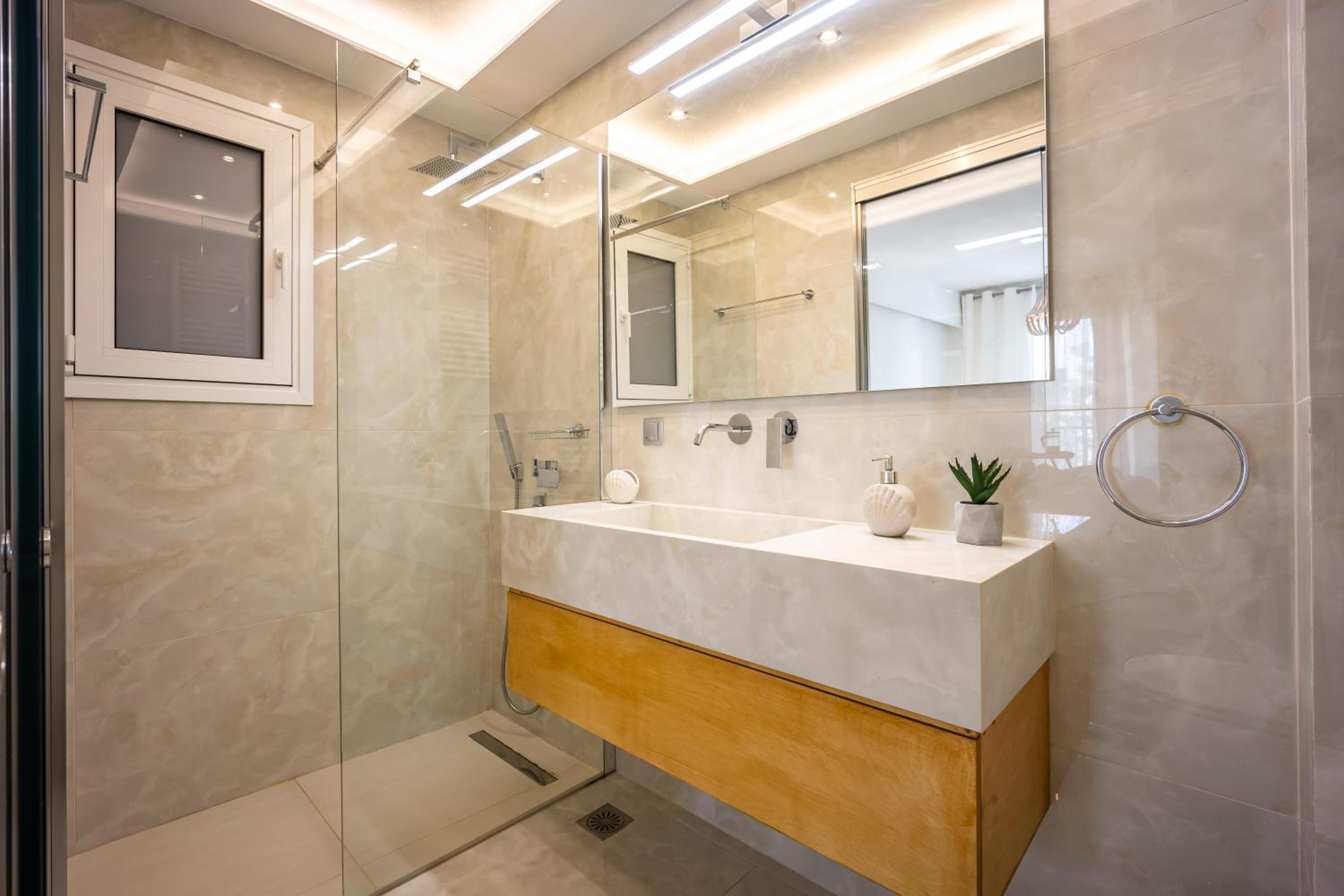 Luxury 3-bedroom Apartment Athens Nea Smirni