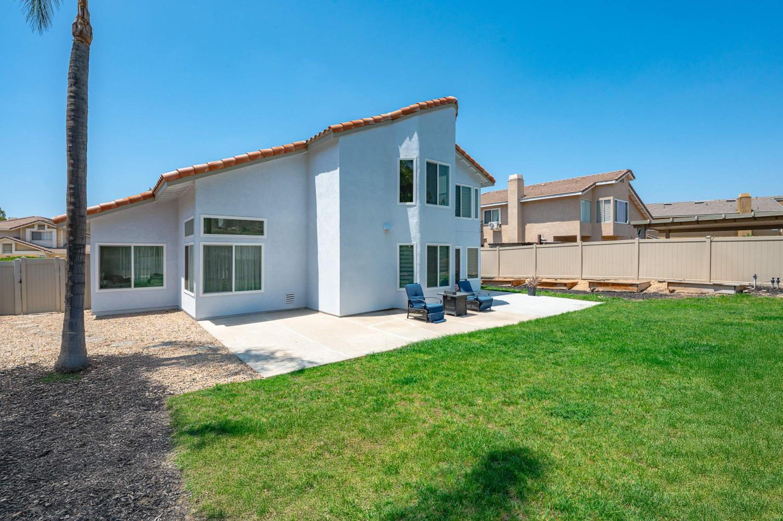 Luxe Spacious Home Near Parks Fully Equipped