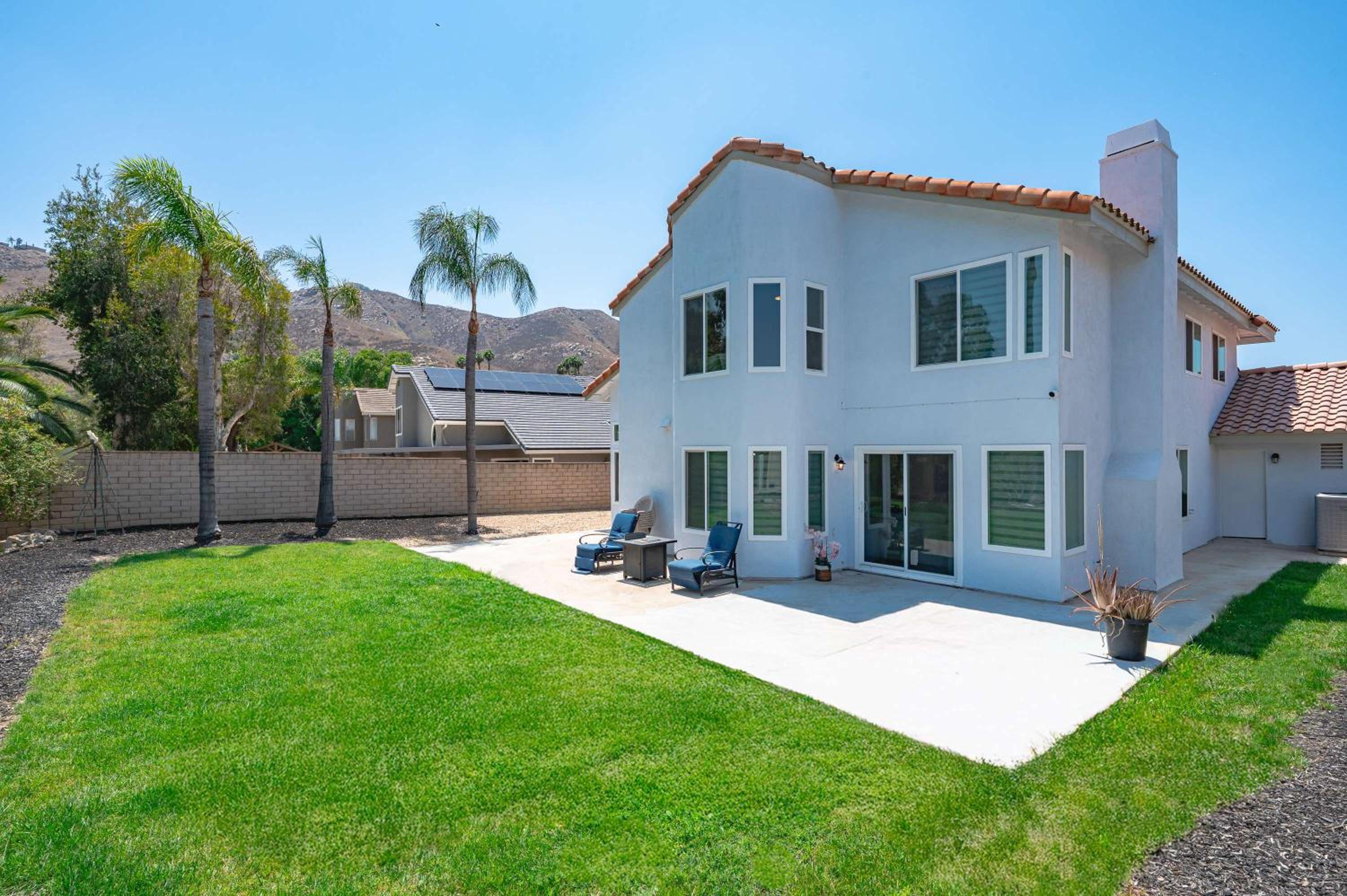 Luxe Spacious Home Near Parks Fully Equipped