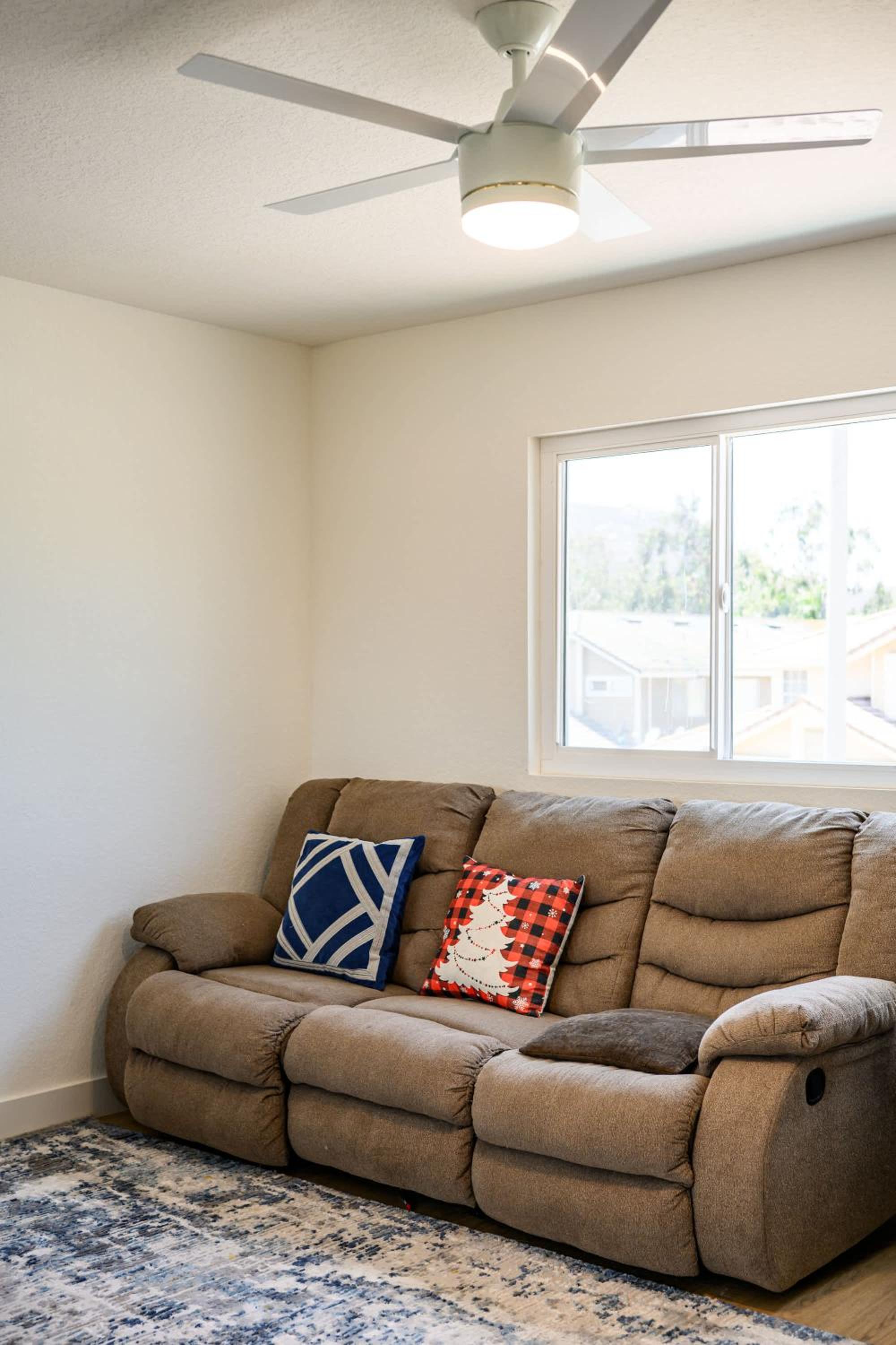 Luxe Spacious Home Near Parks Fully Equipped