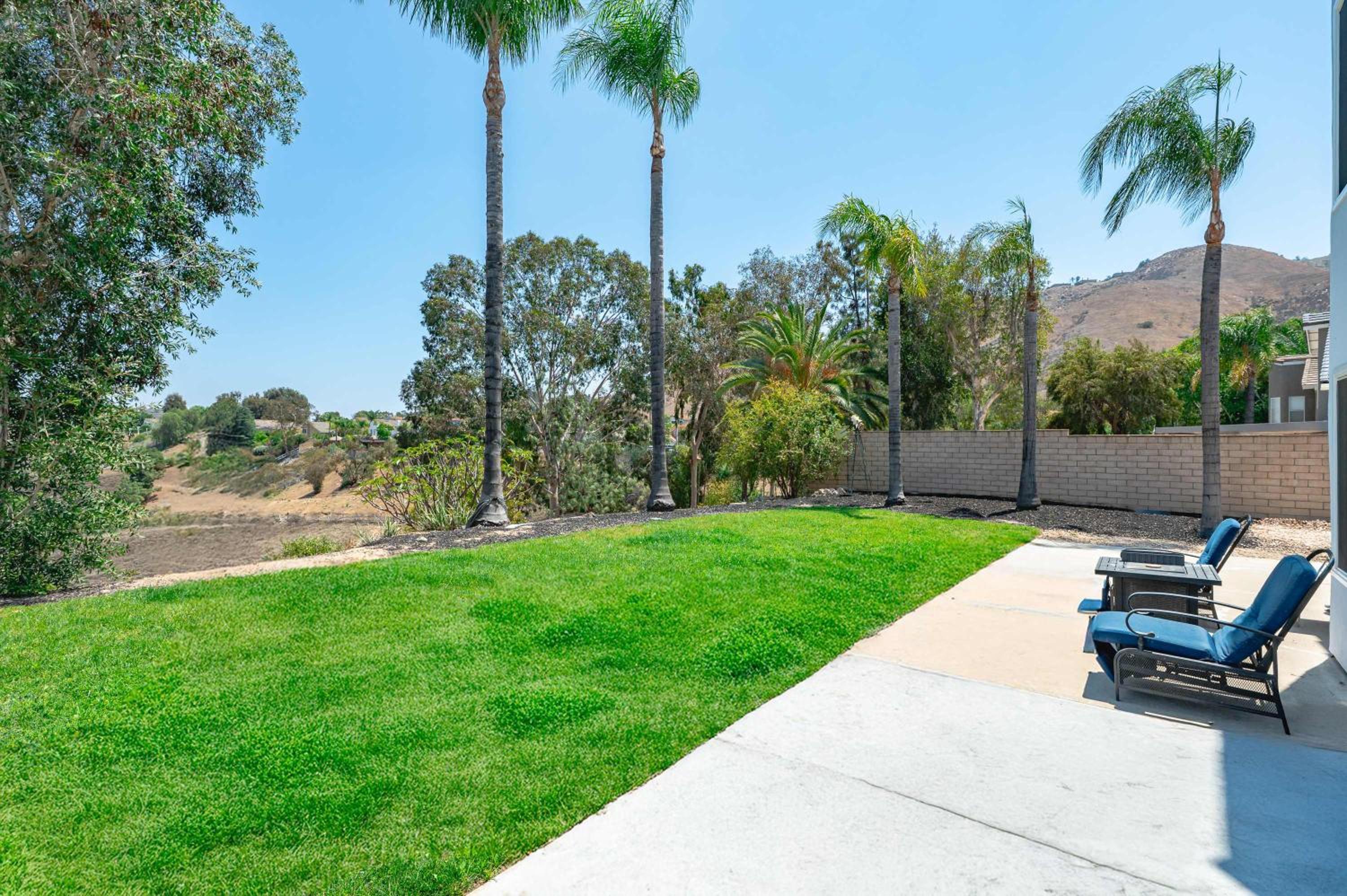 Luxe Spacious Home Near Parks Fully Equipped