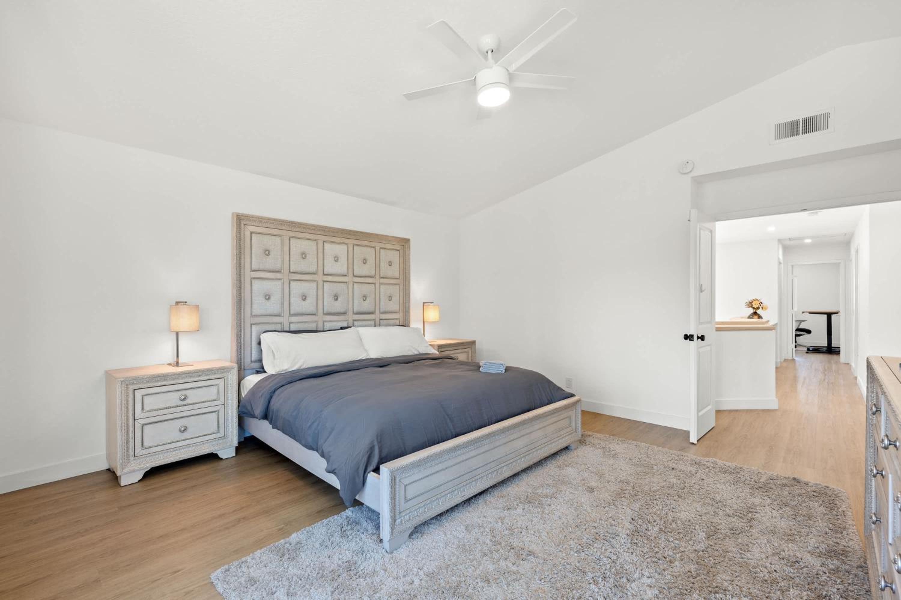 Luxe Spacious Home Near Parks Fully Equipped