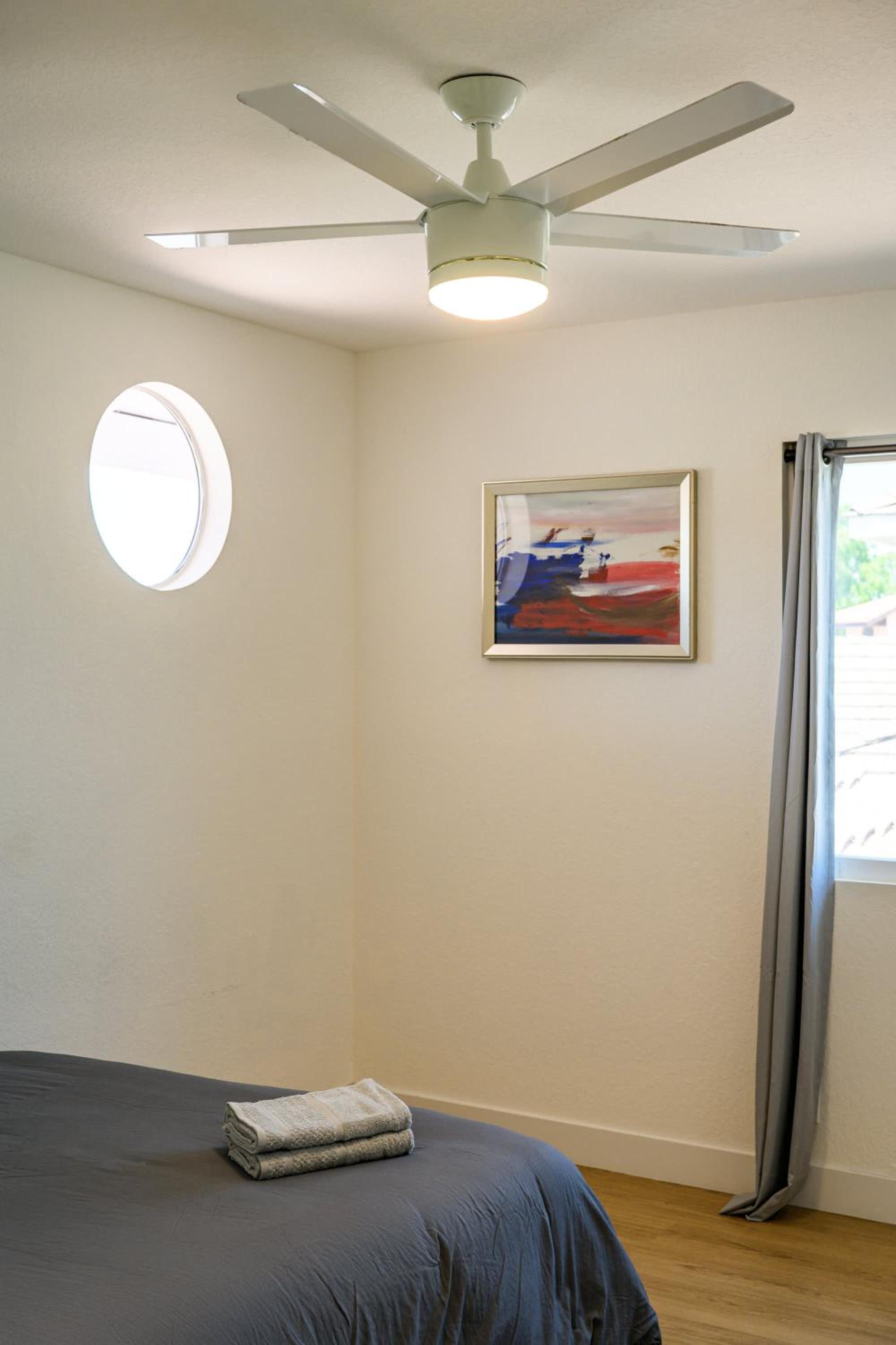 Luxe Spacious Home Near Parks Fully Equipped