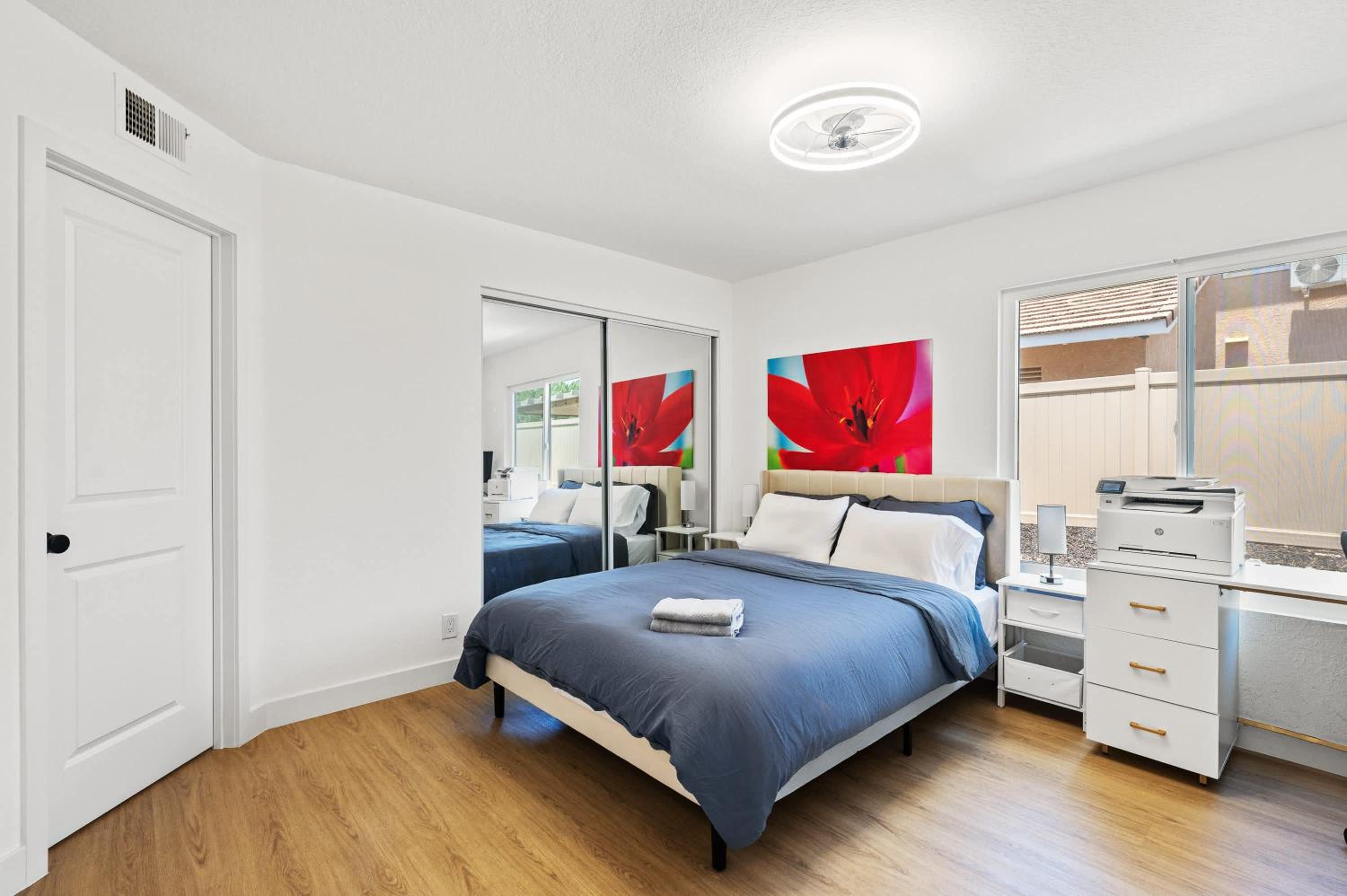 Luxe Spacious Home Near Parks Fully Equipped