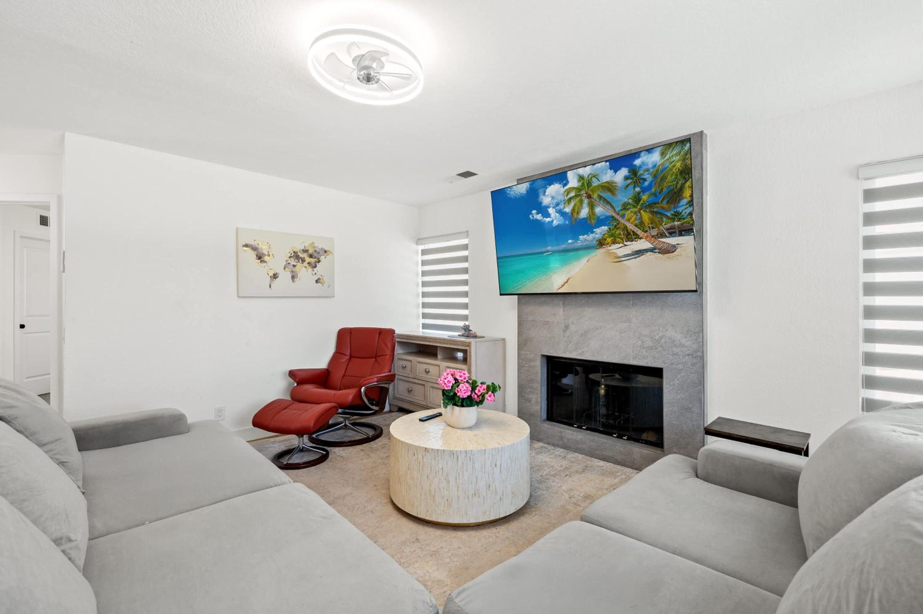 Luxe Spacious Home Near Parks Fully Equipped