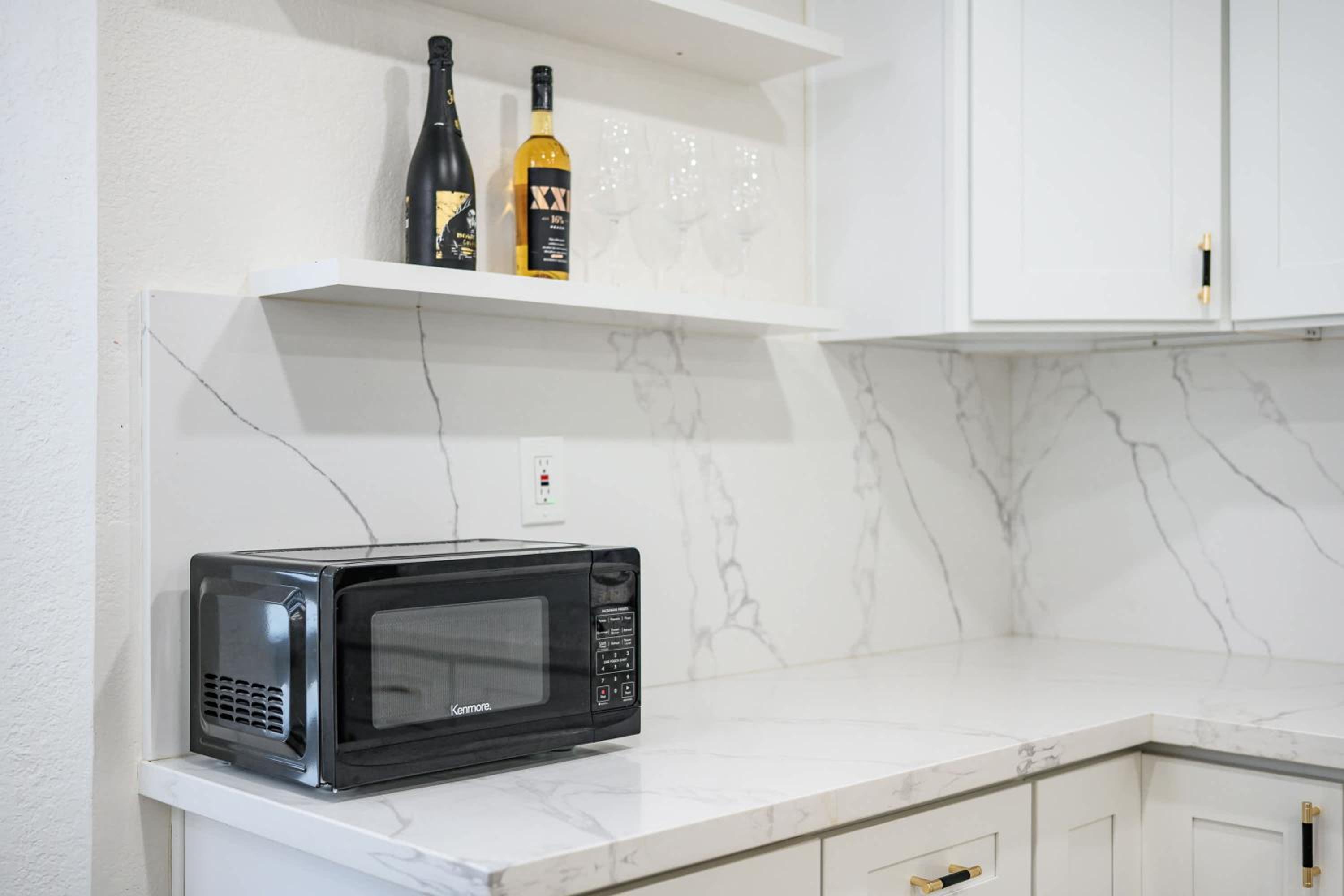 Luxe Spacious Home Near Parks Fully Equipped