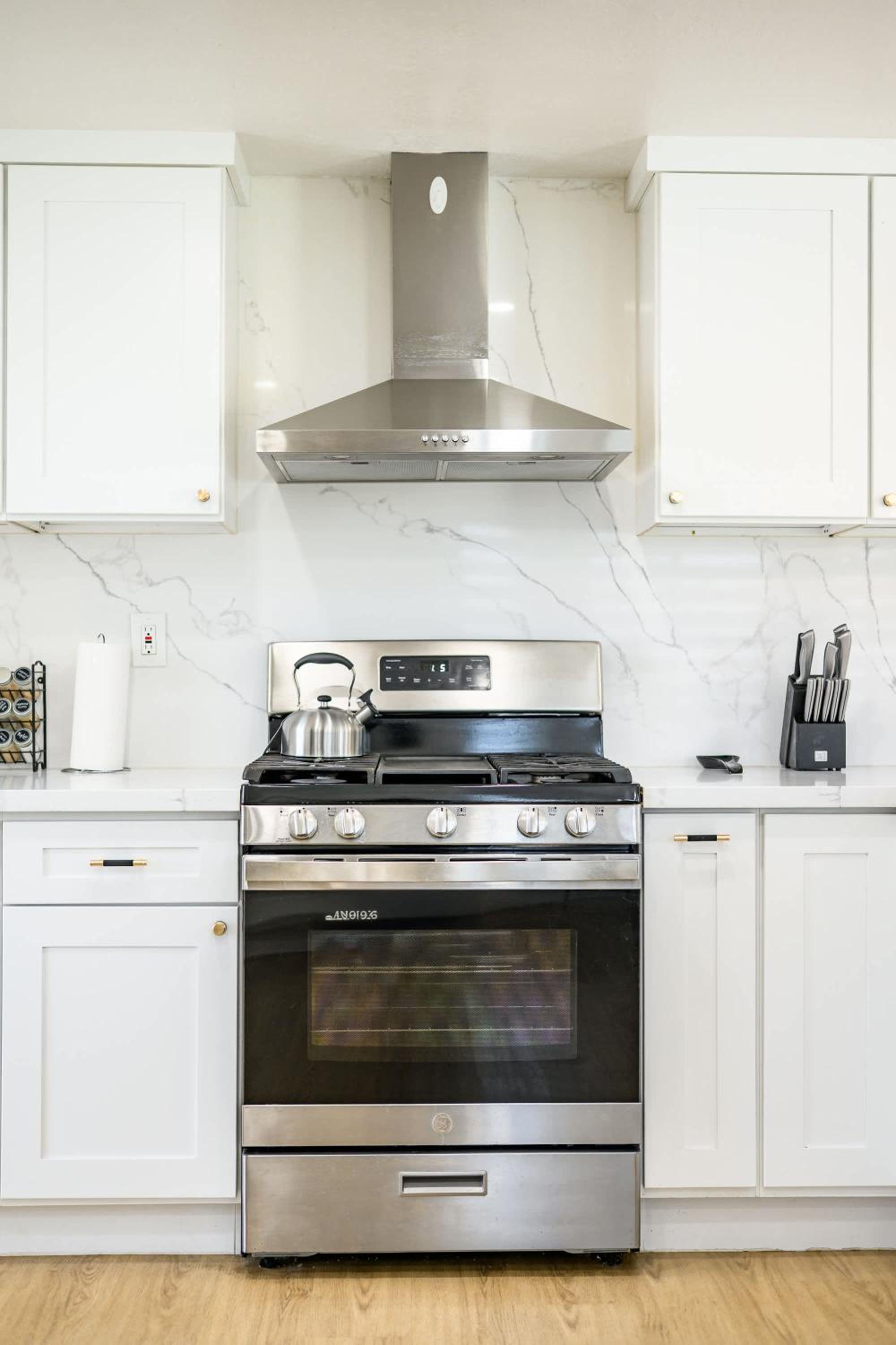 Luxe Spacious Home Near Parks Fully Equipped